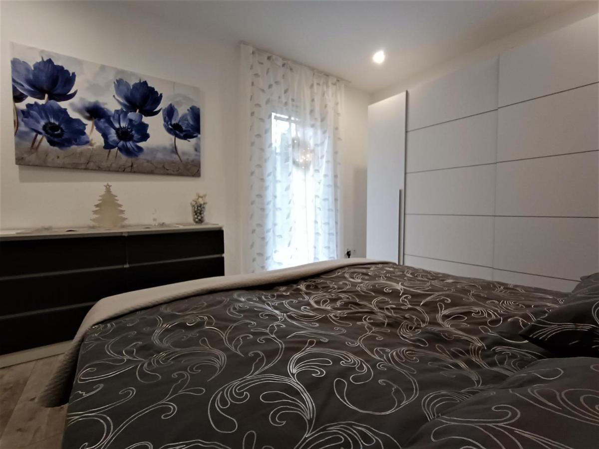 Apartment with Terrace - Photo 24