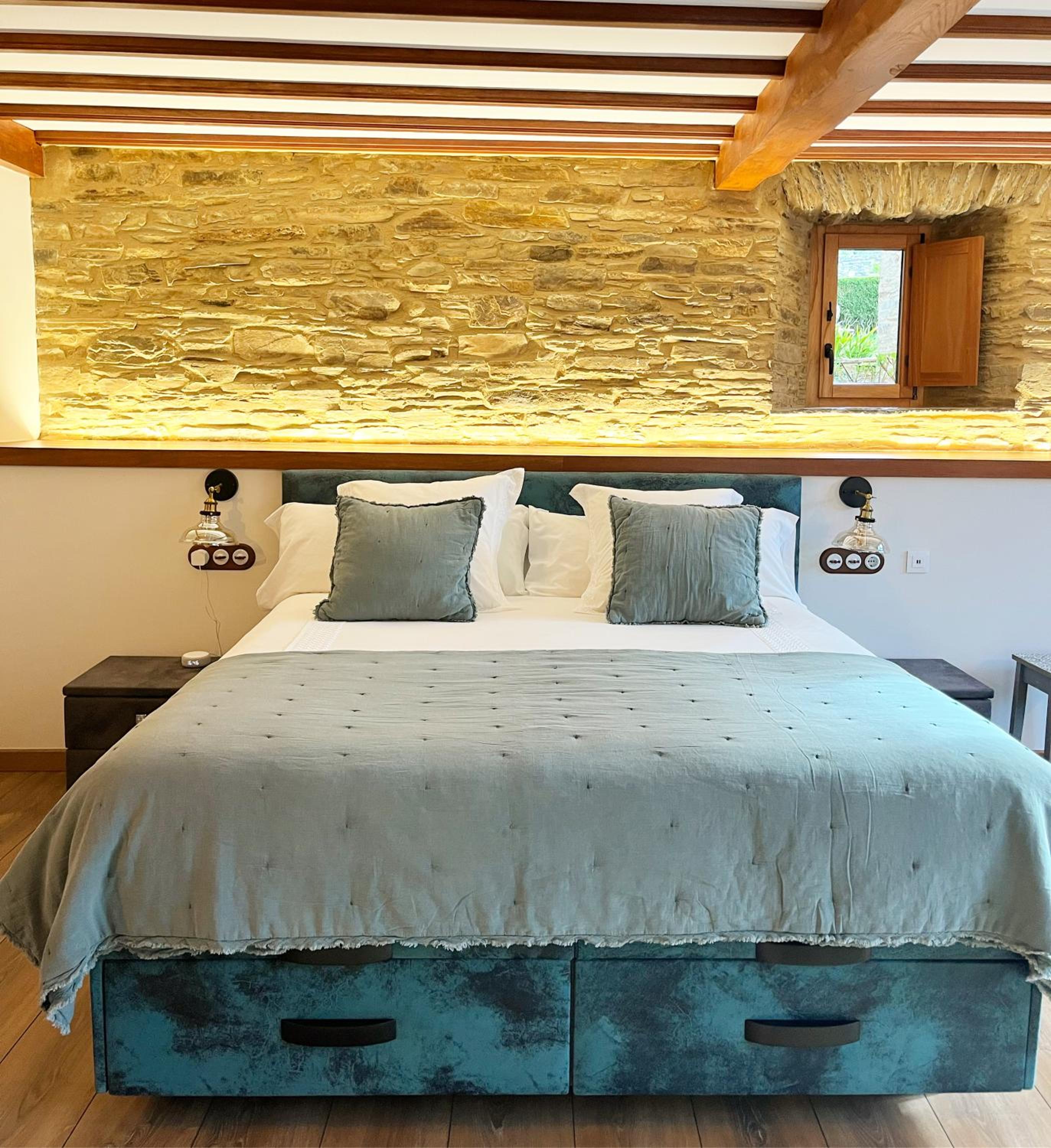 Deluxe King Suite photo 2