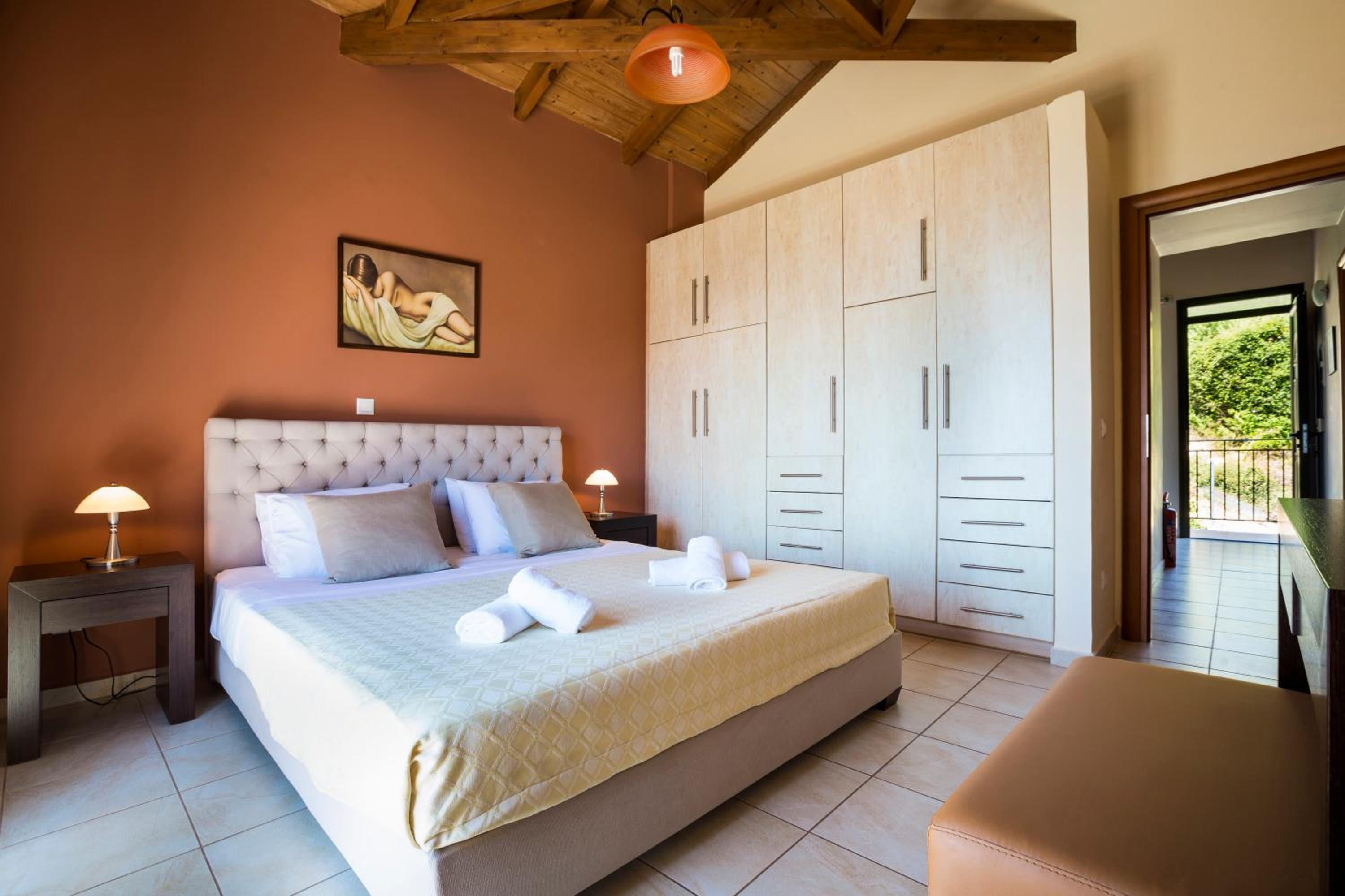 Three-Bedroom Villa photo 1