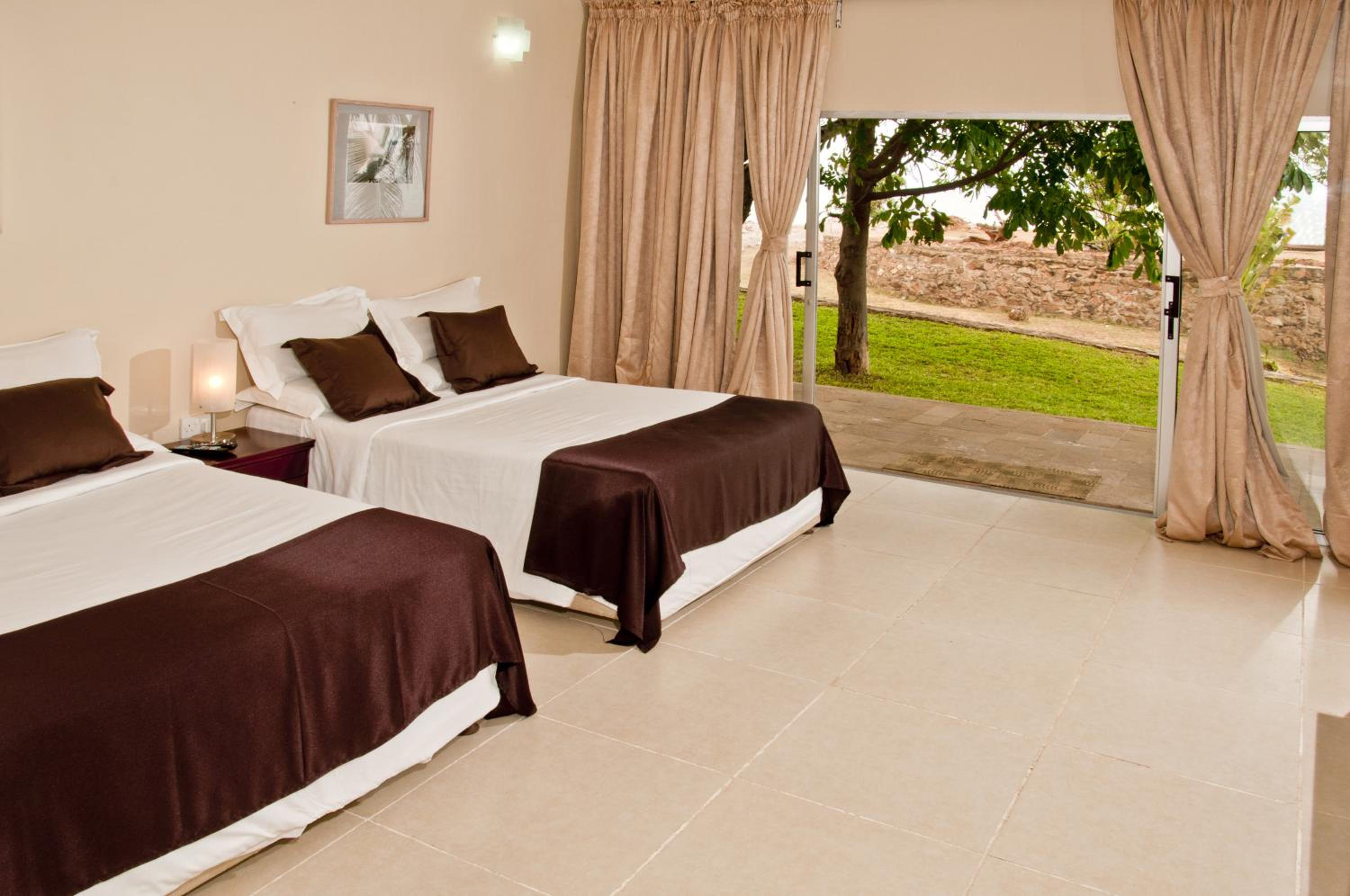 Standard Double or Twin Room with Lake View photo 1