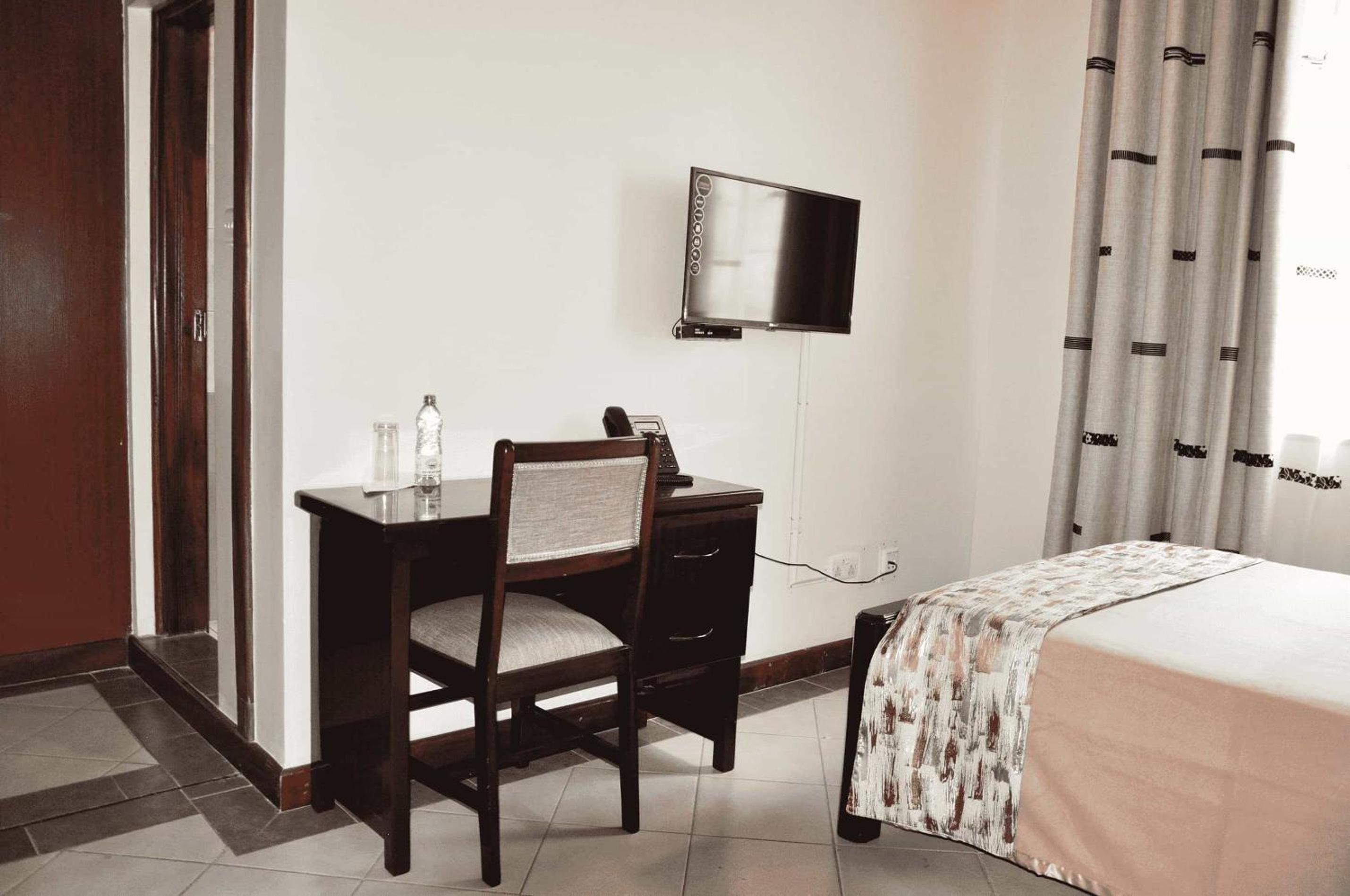 Twin Room - Photo 5