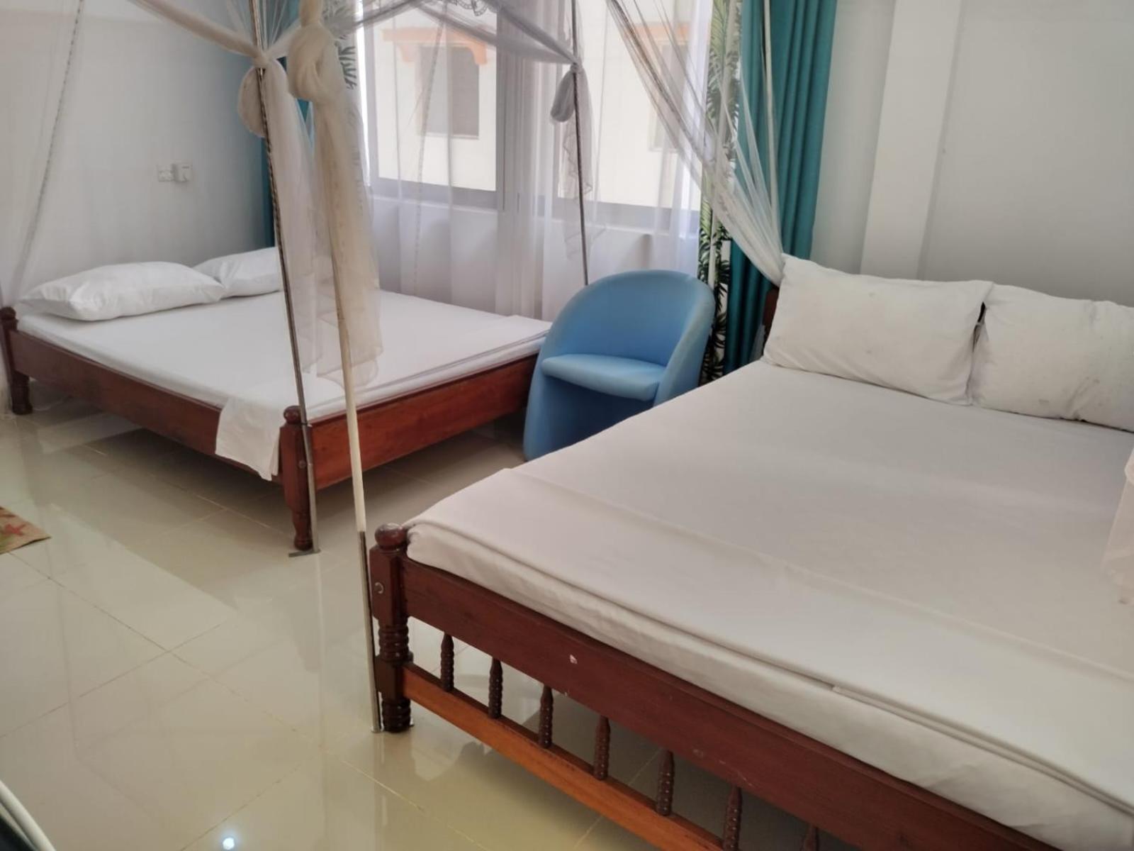 Deluxe Room (2 Adults + 1 Child)