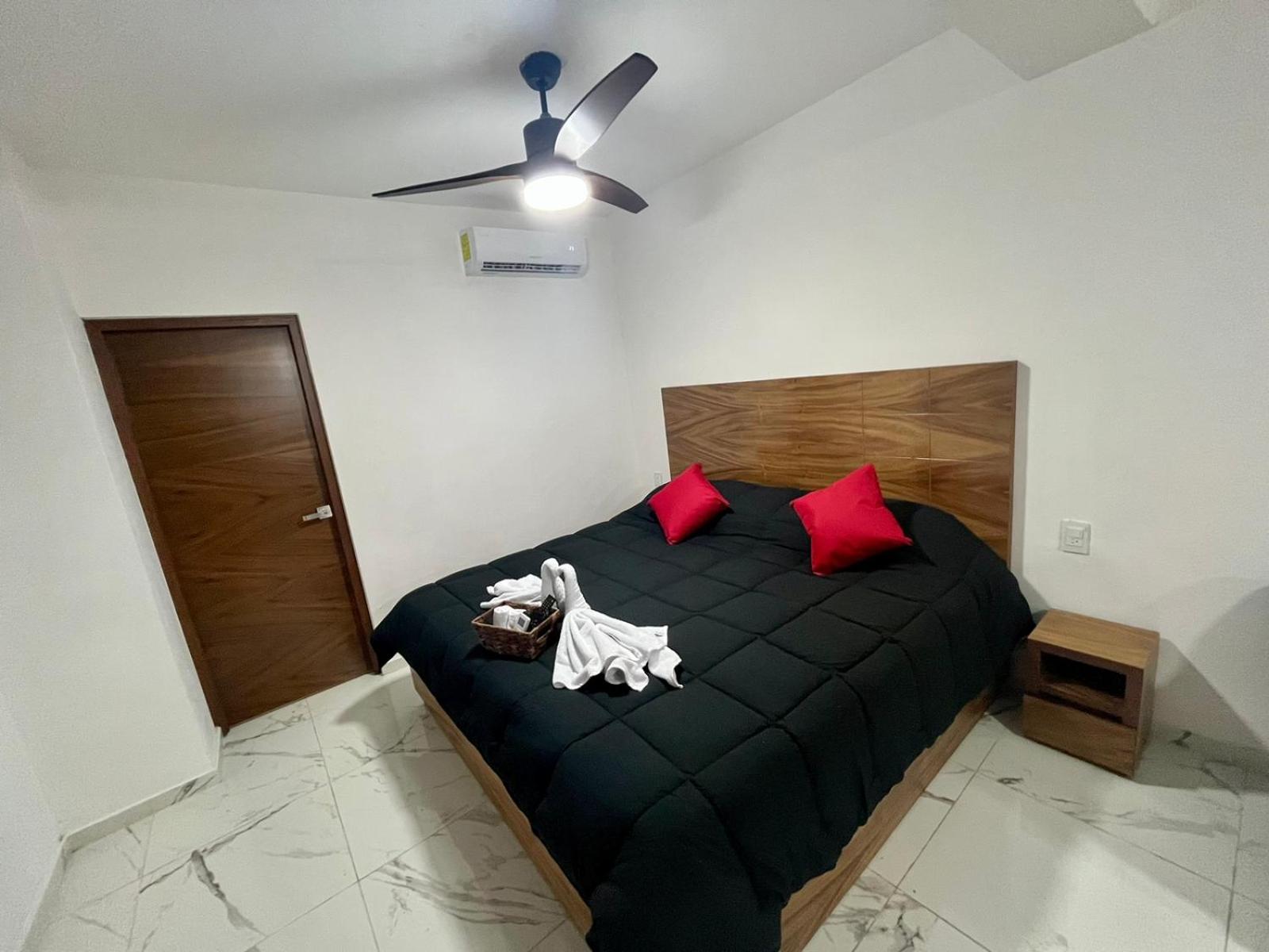 One-Bedroom Apartment photo 2