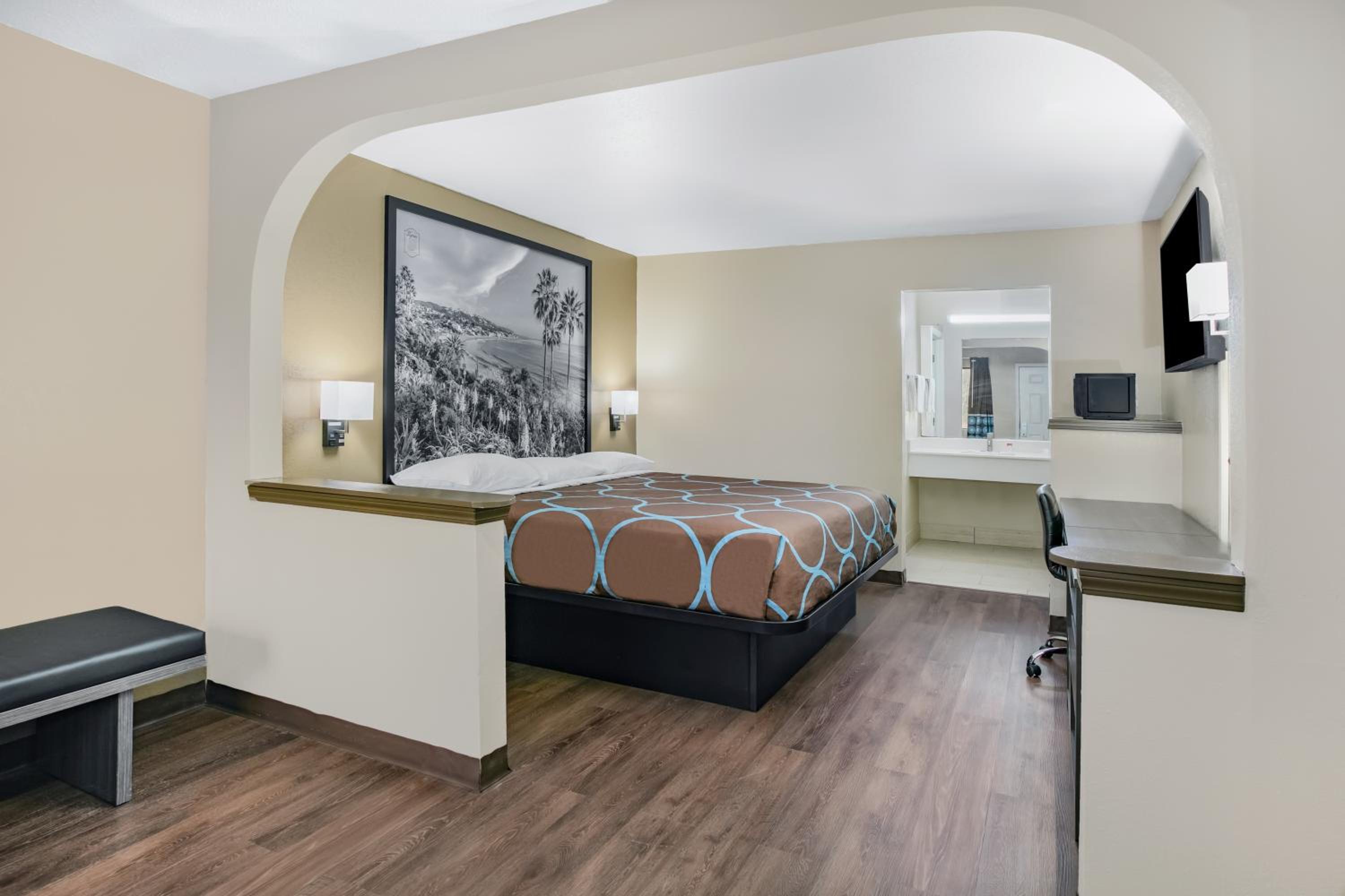 King Room with Mobility/Hearing Access and Bathtub with Grab Bars, Non-Smoking - Photo 1