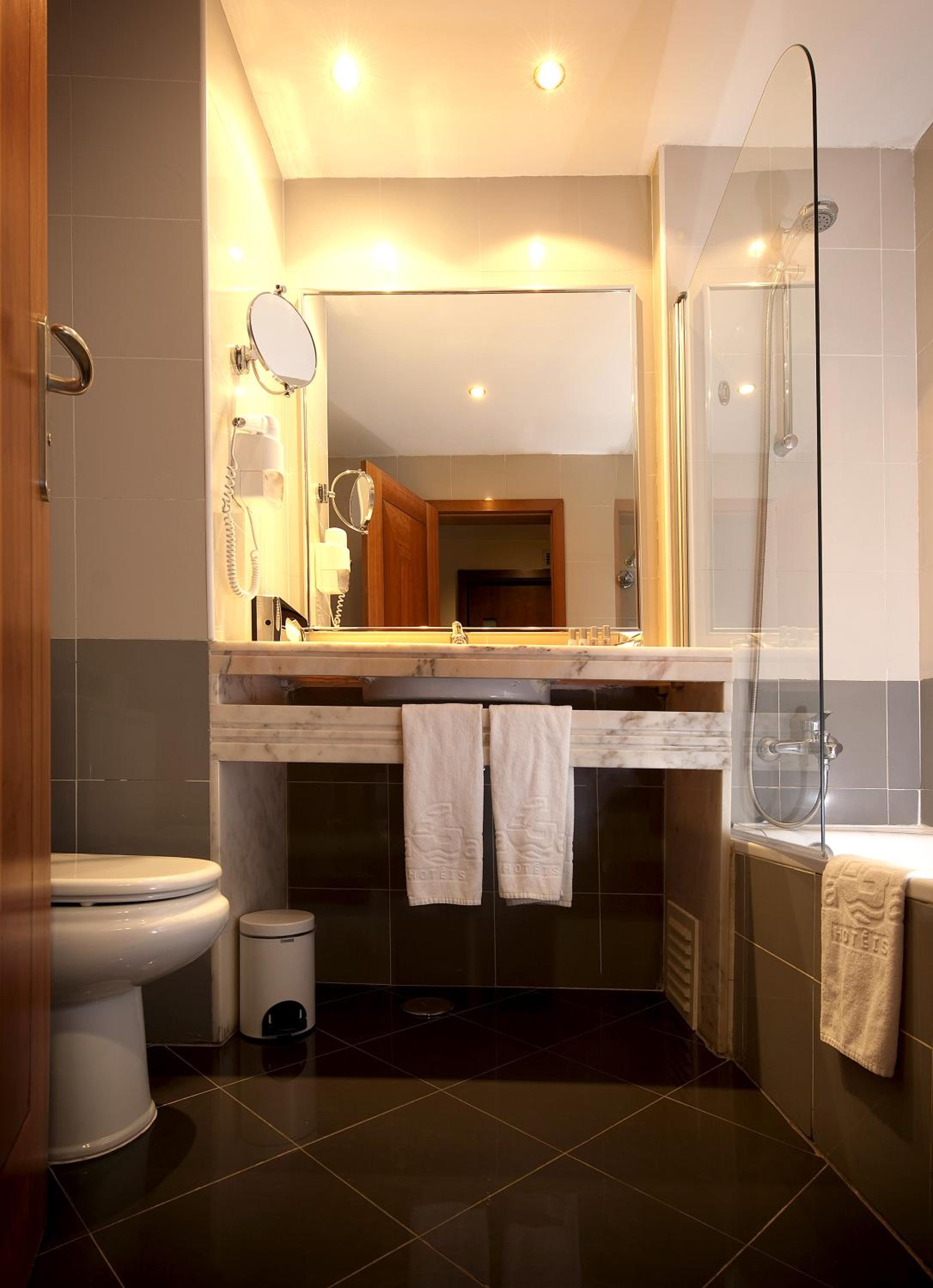 Twin Room - Photo 3