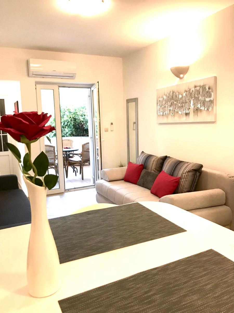 One-Bedroom Apartment - Photo 3