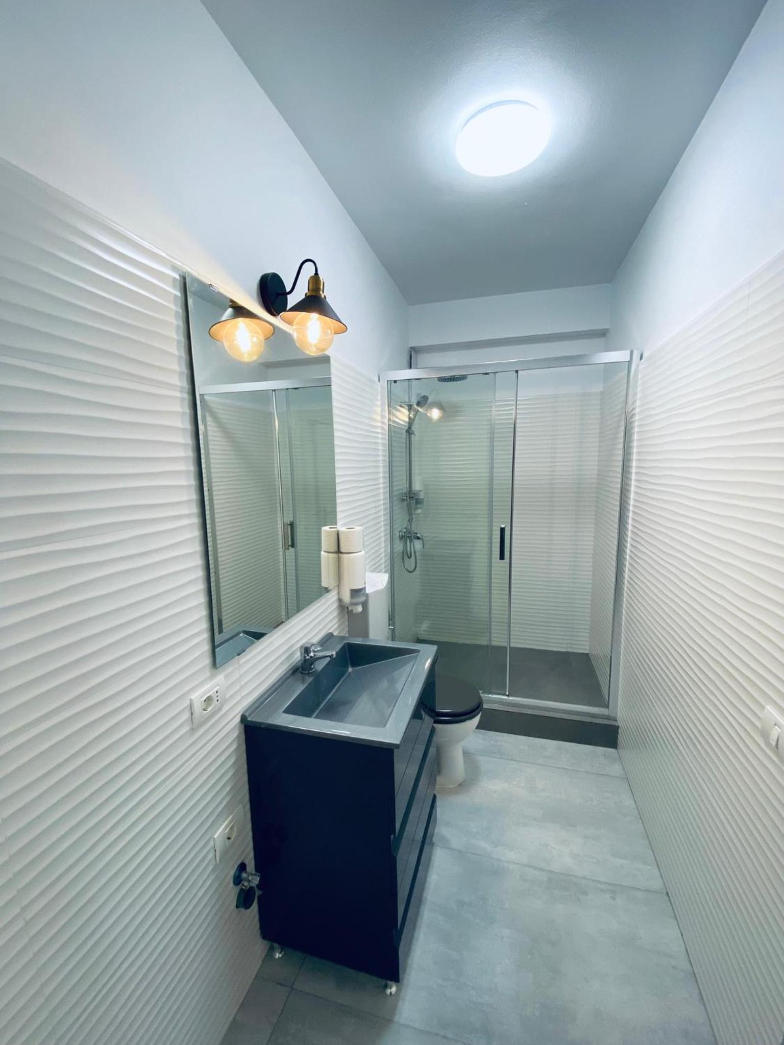 Apartment with Terrace - Photo 14
