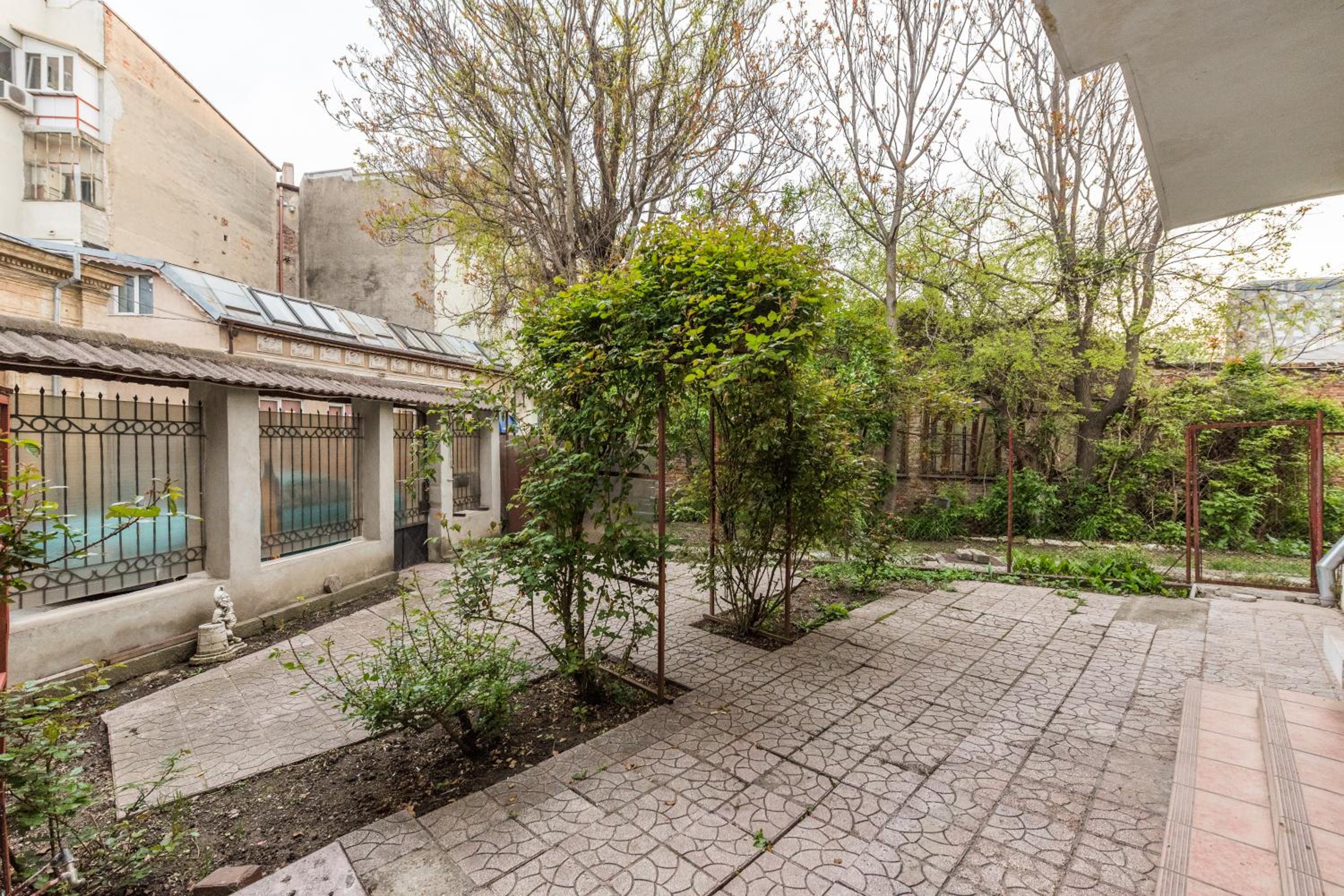 Apartment with Terrace - Photo 26