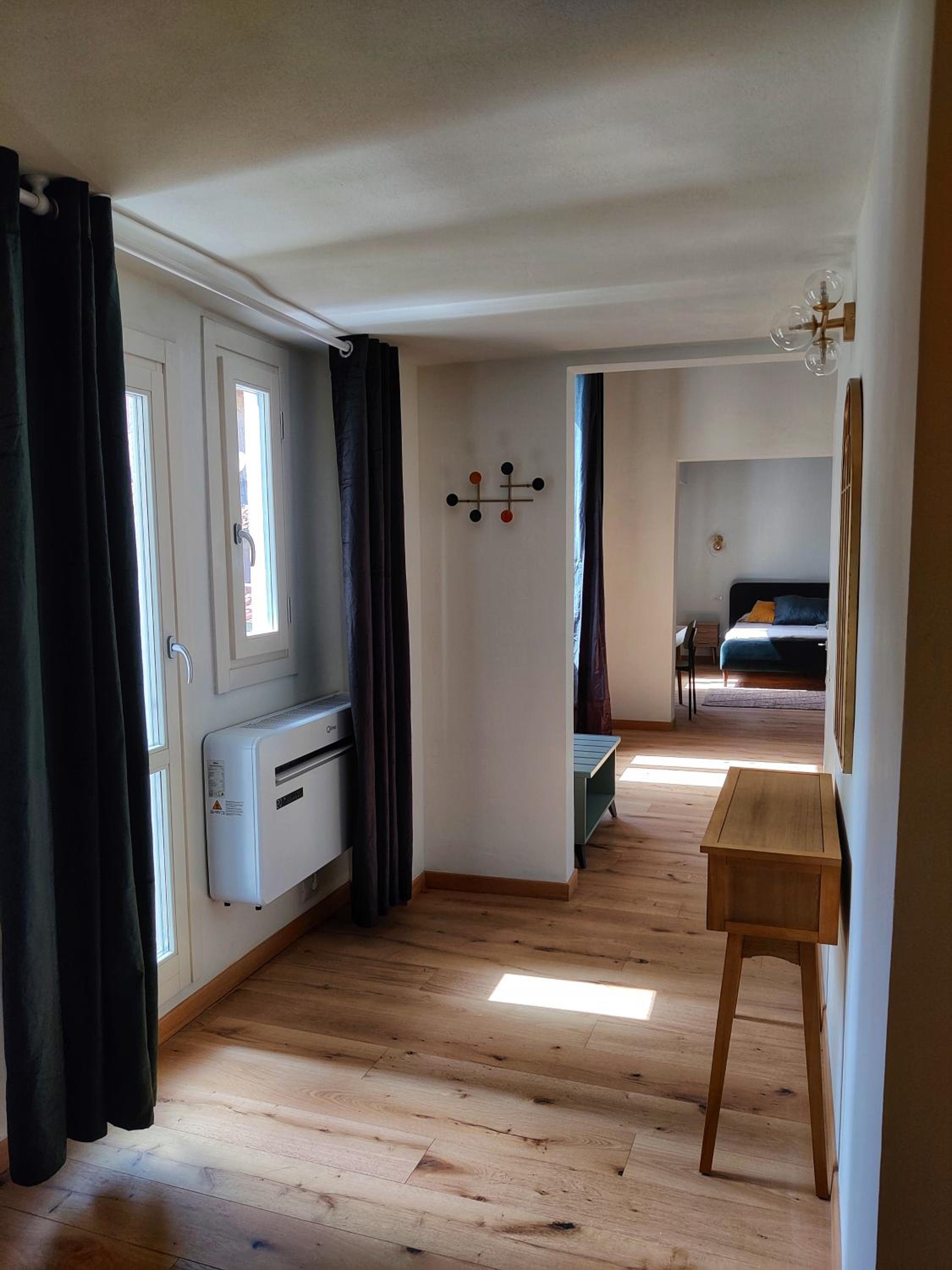 One-Bedroom Apartment photo 2