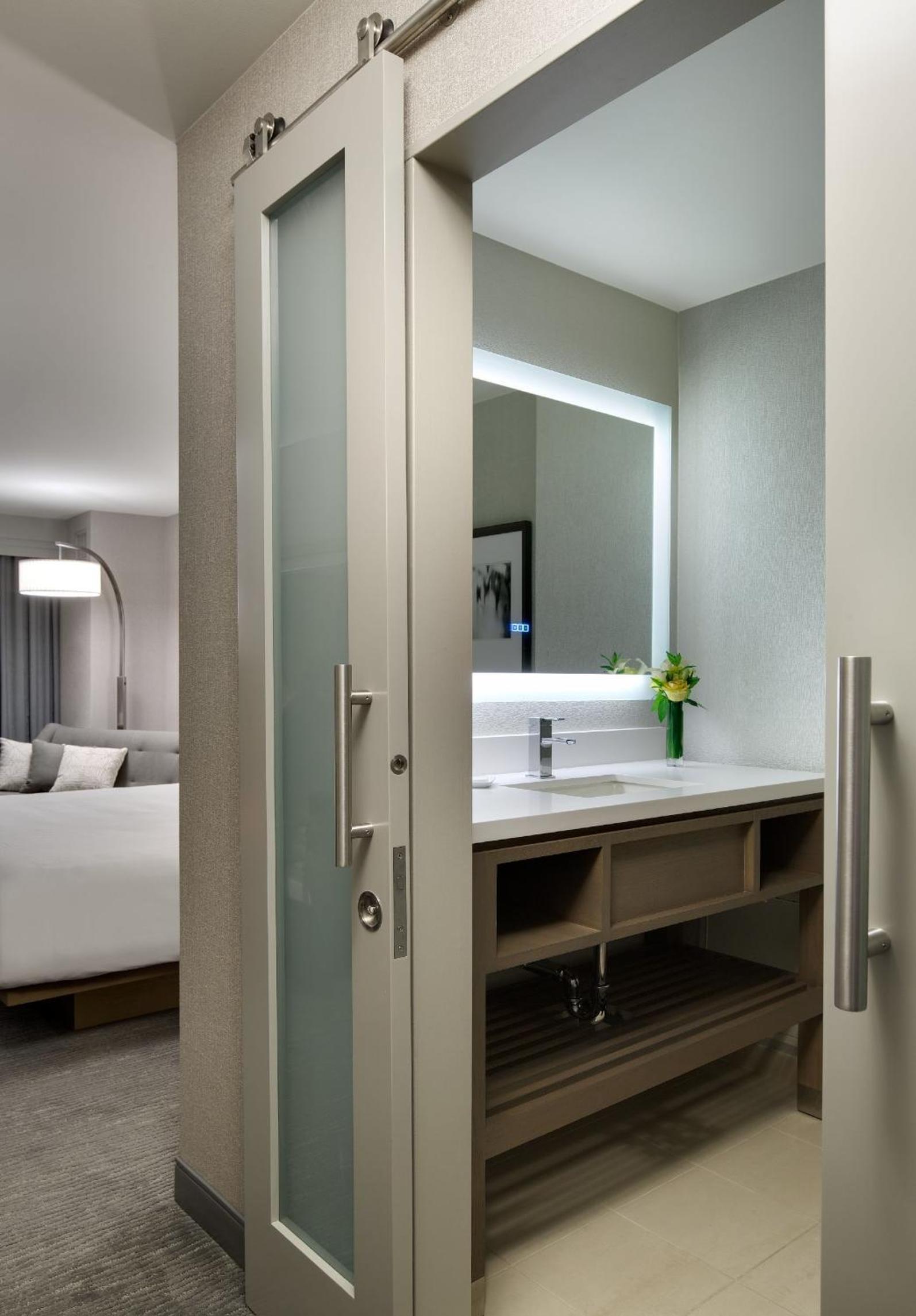 Queen Room with Two Queen Beds and Accessible Shower - Disability Access
