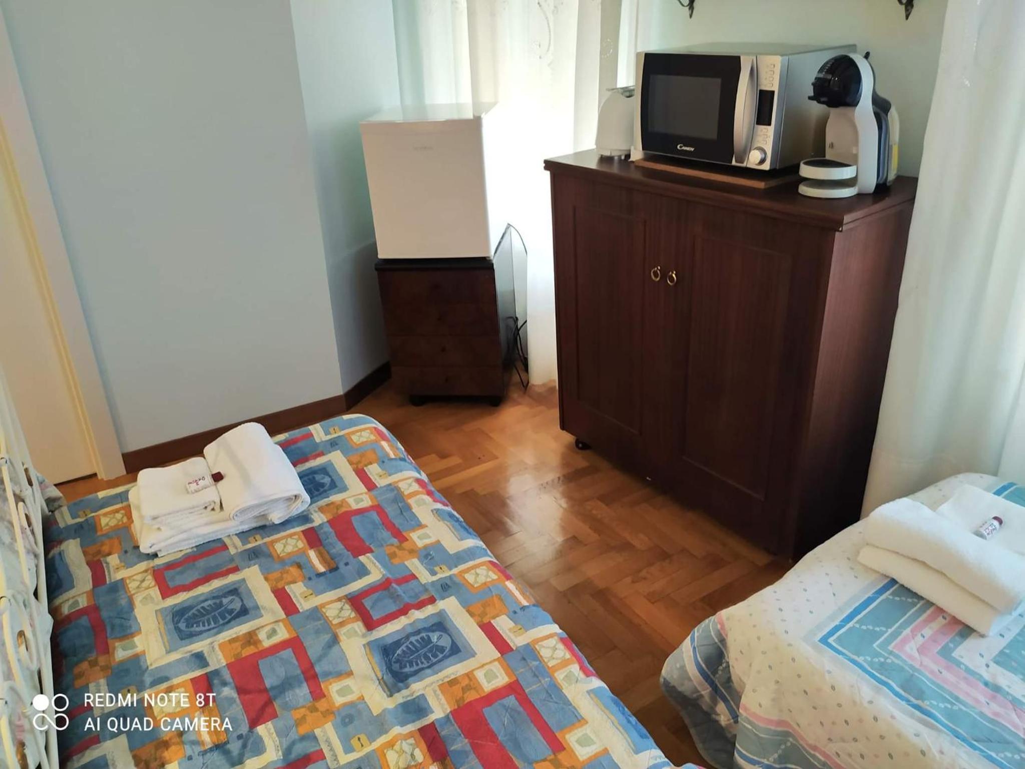Quadruple Room with Private Bathroom photo 3