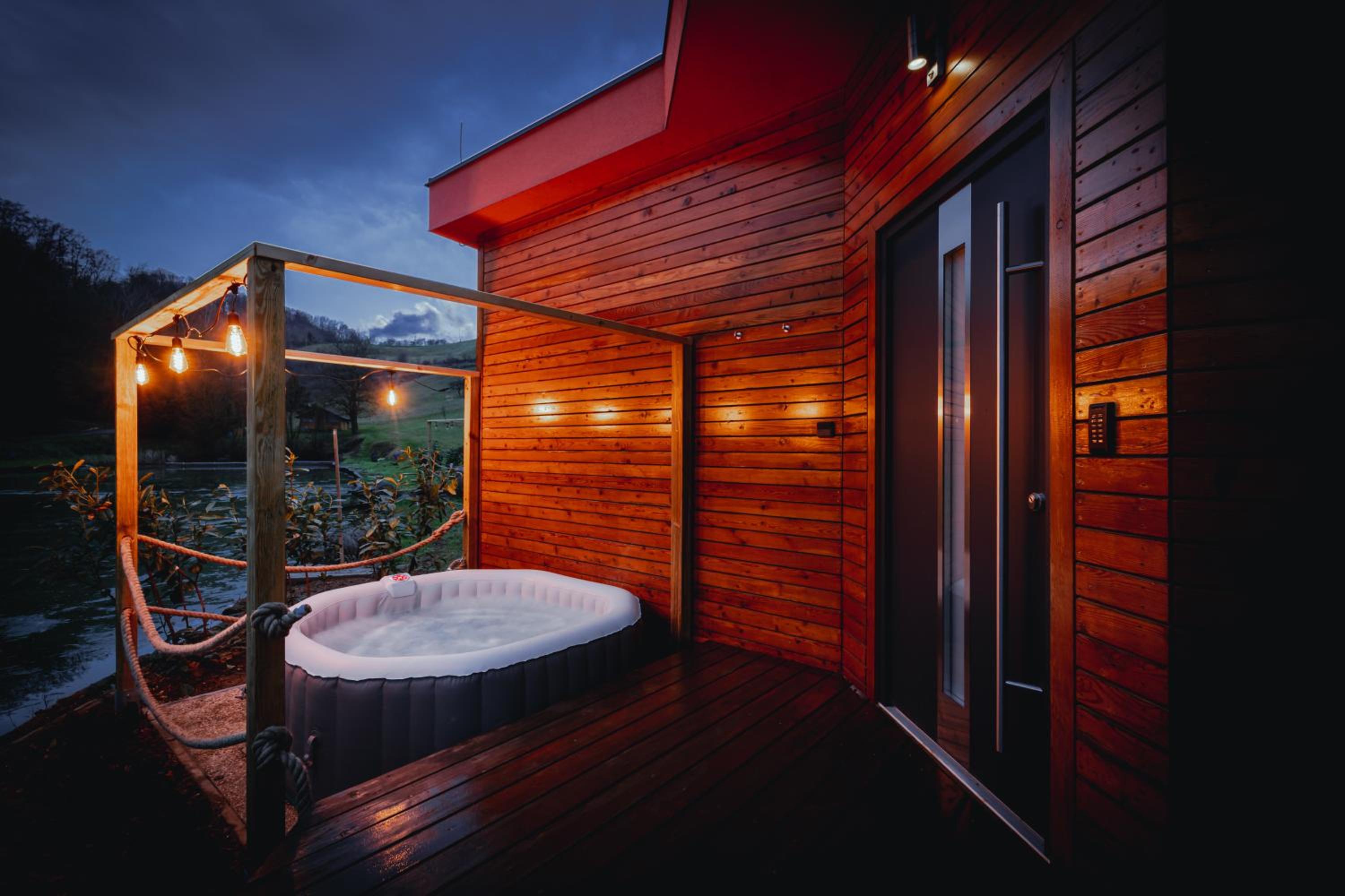Superior Bungalow - Photo 7