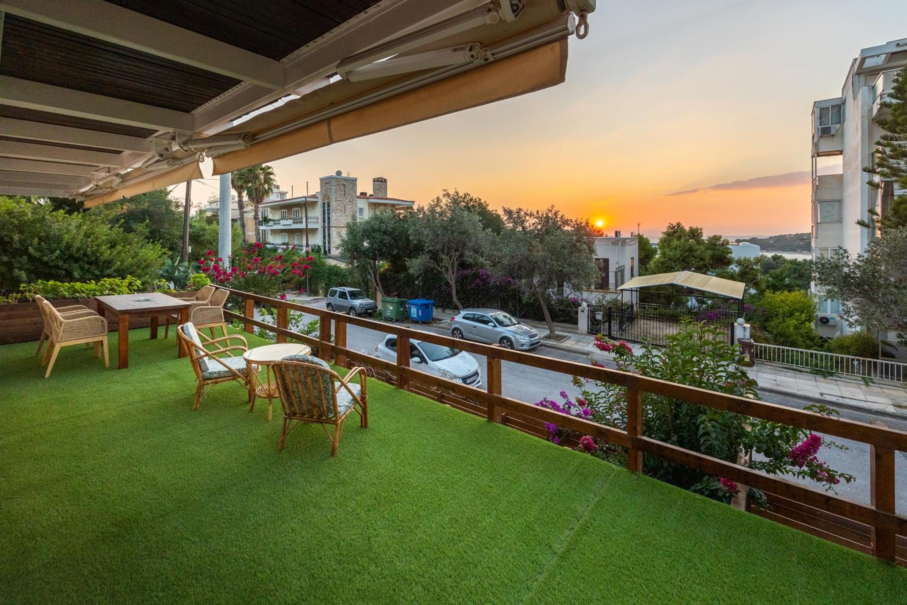 Superior Three-Bedroom Apartment with Side Sea View