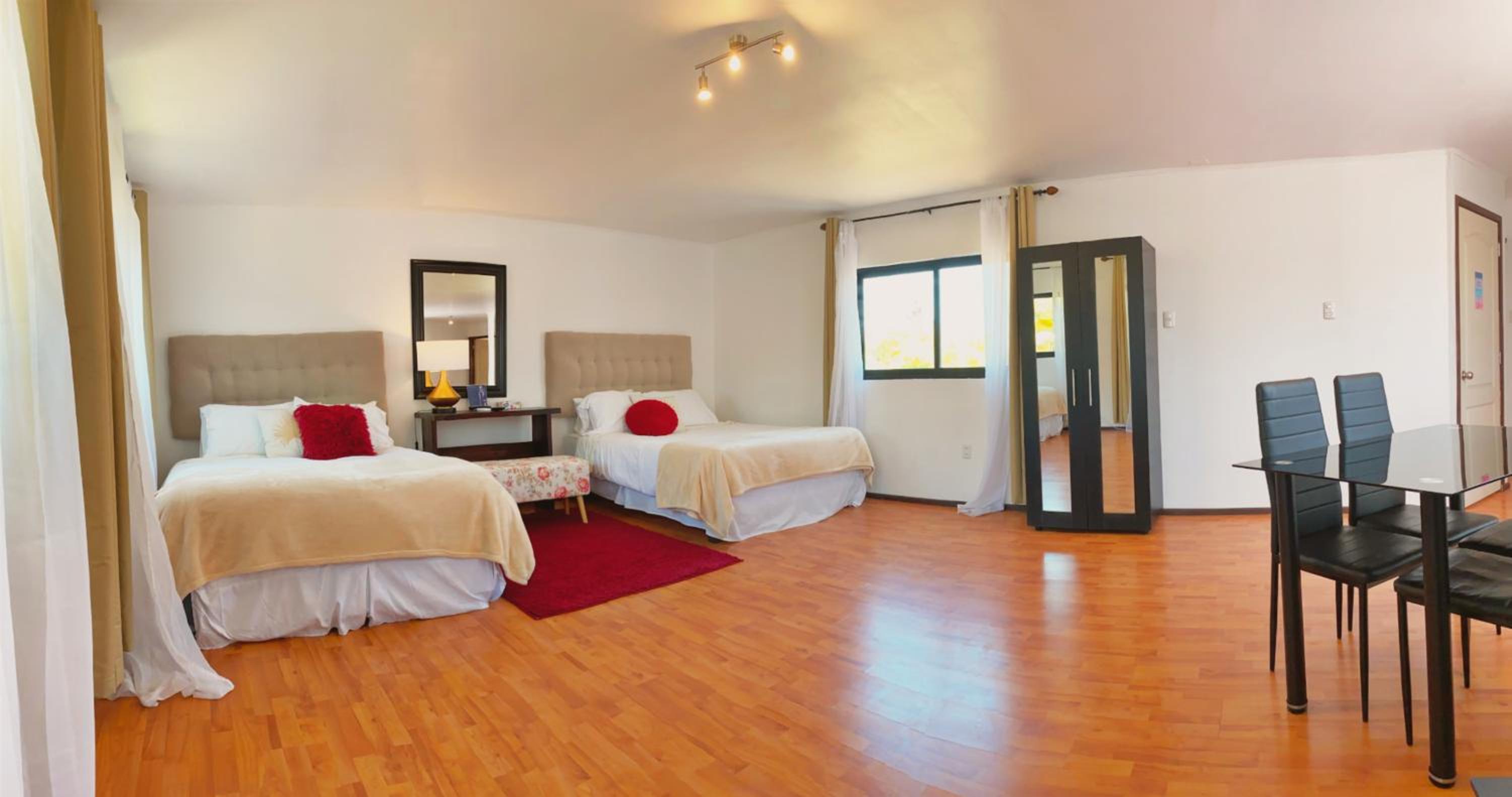 Family Room with Private Bathroom photo 2