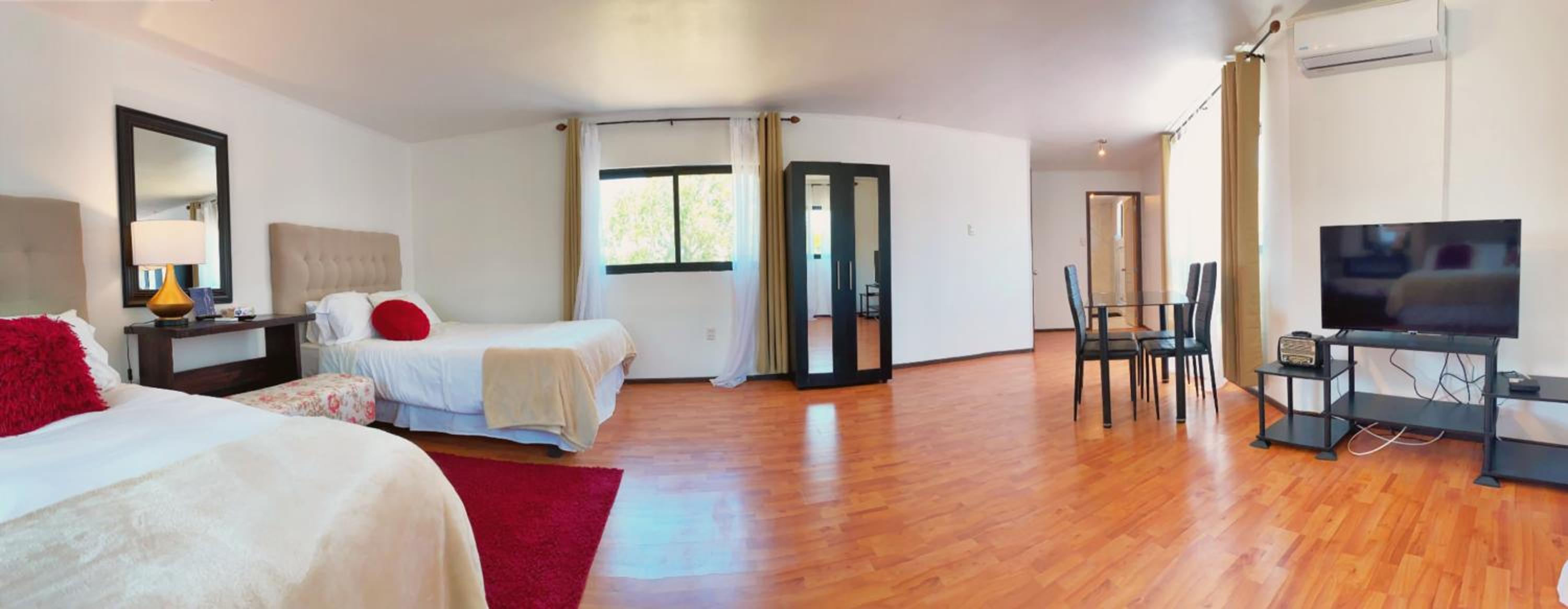 Family Room with Private Bathroom photo 3