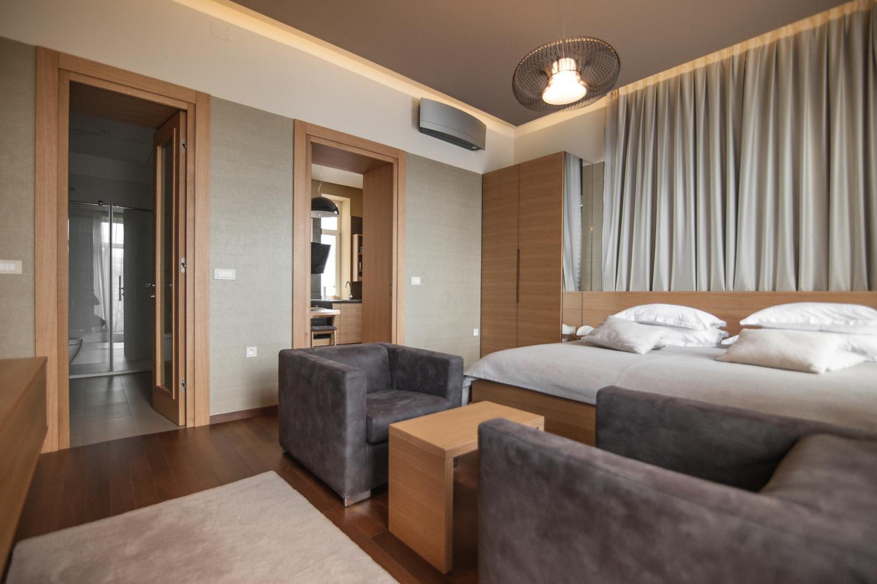 One-Bedroom Apartment - Photo 7