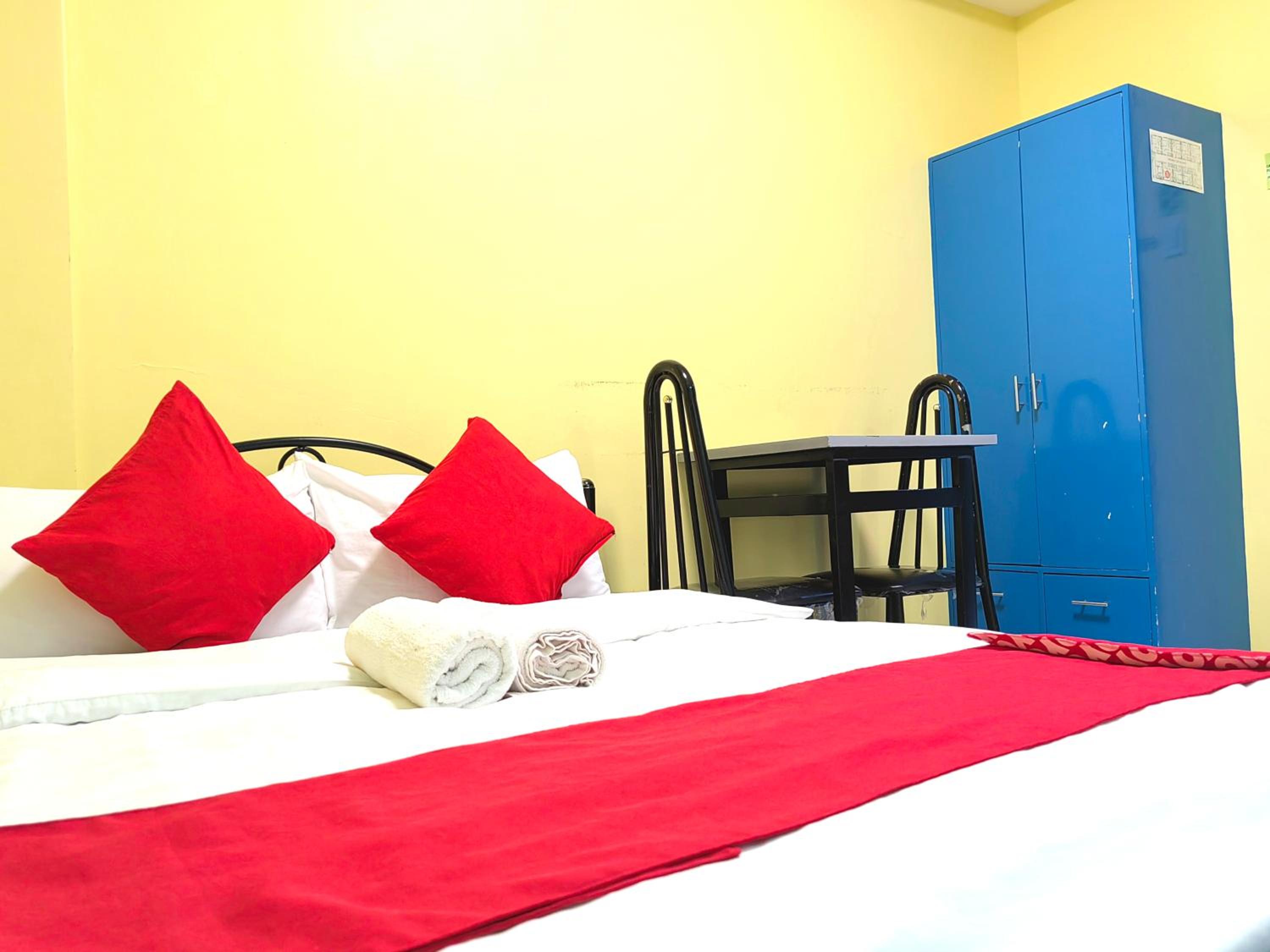 Deluxe Double Room - Photo 9