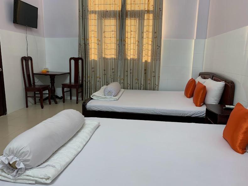 Queen Room with Two Queen Beds photo 2