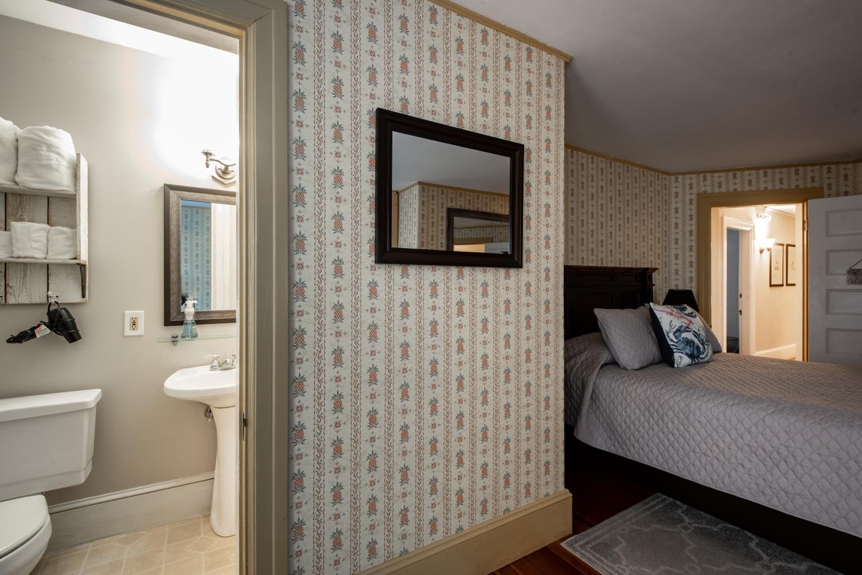 Queen Room photo 3