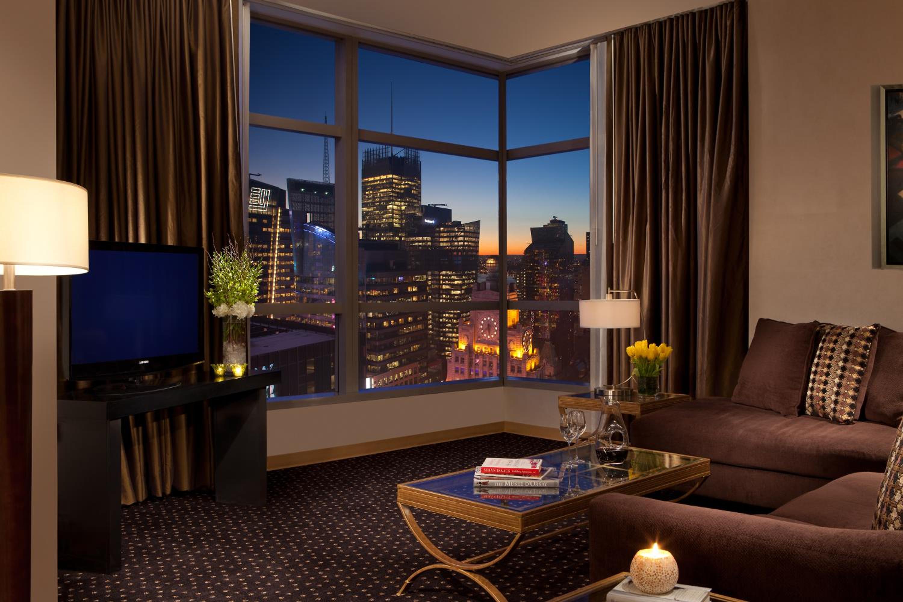 One-Bedroom King Suite - Time Square View thumbnail 5