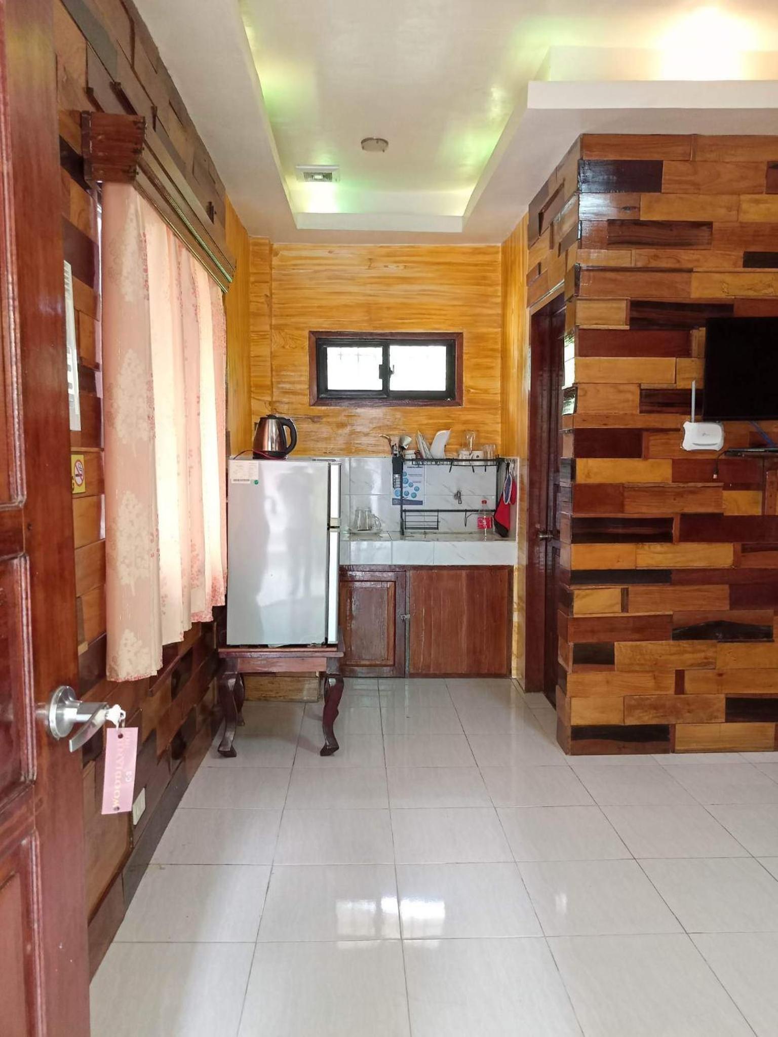 Double Room with Balcony - Photo 9