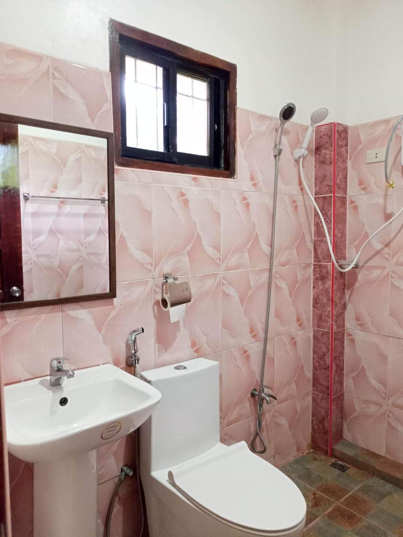 Double Room with Balcony - Photo 6
