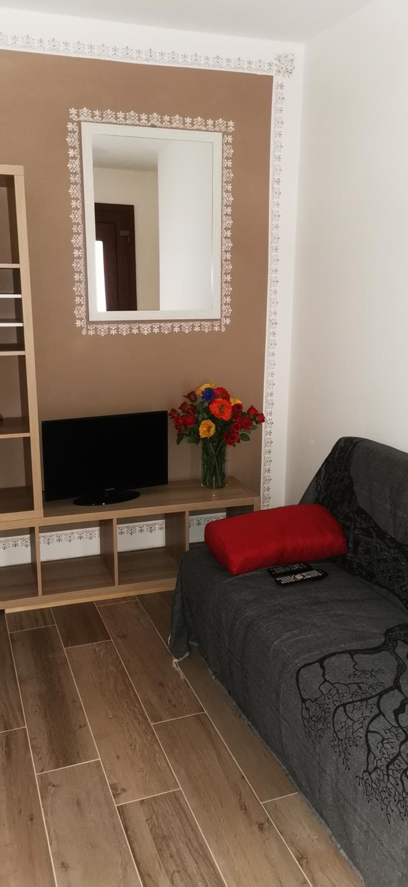 One-Bedroom Apartment photo 2