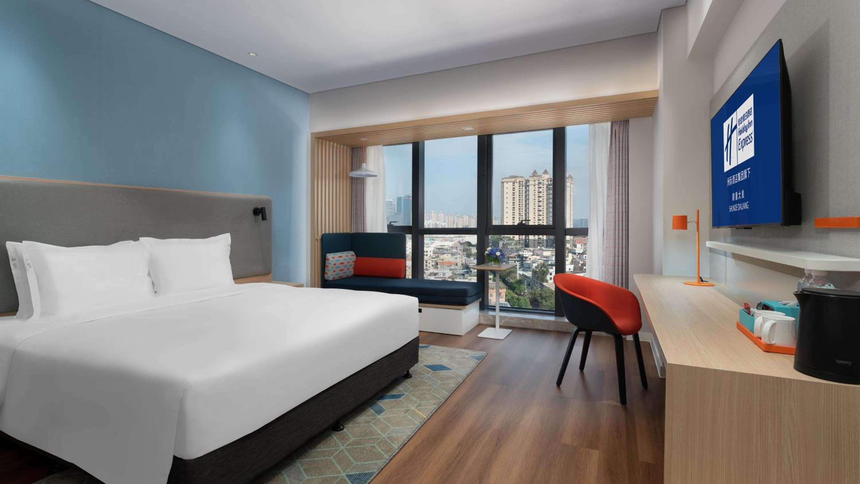 Standard King Room with Extra Floor Space - Photo 5