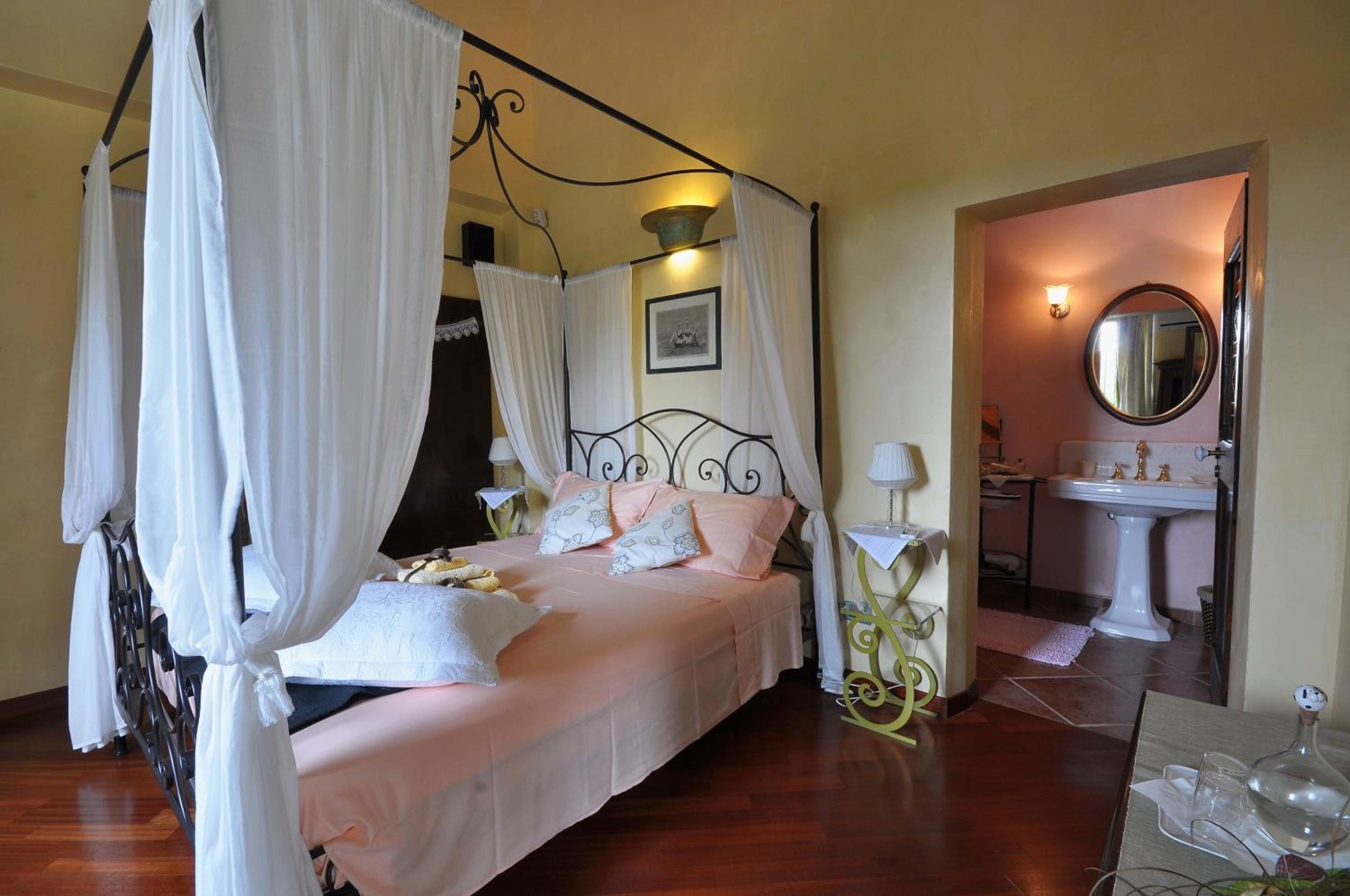 Superior Triple Room photo 2