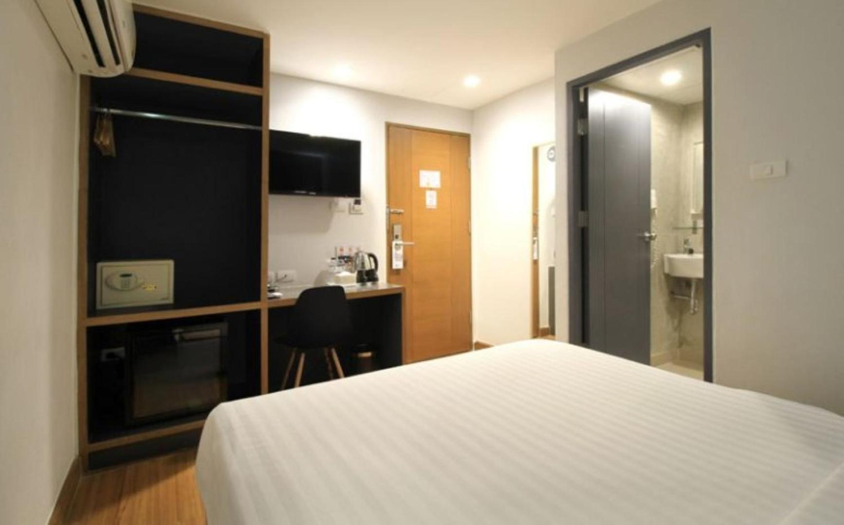 Standard Double Room without Window photo 2