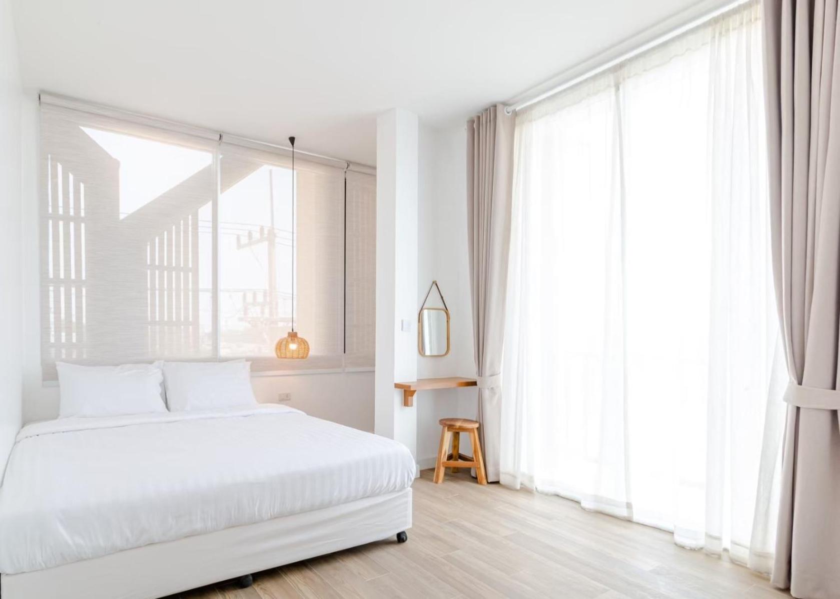Deluxe Double Room with Balcony - Photo 1