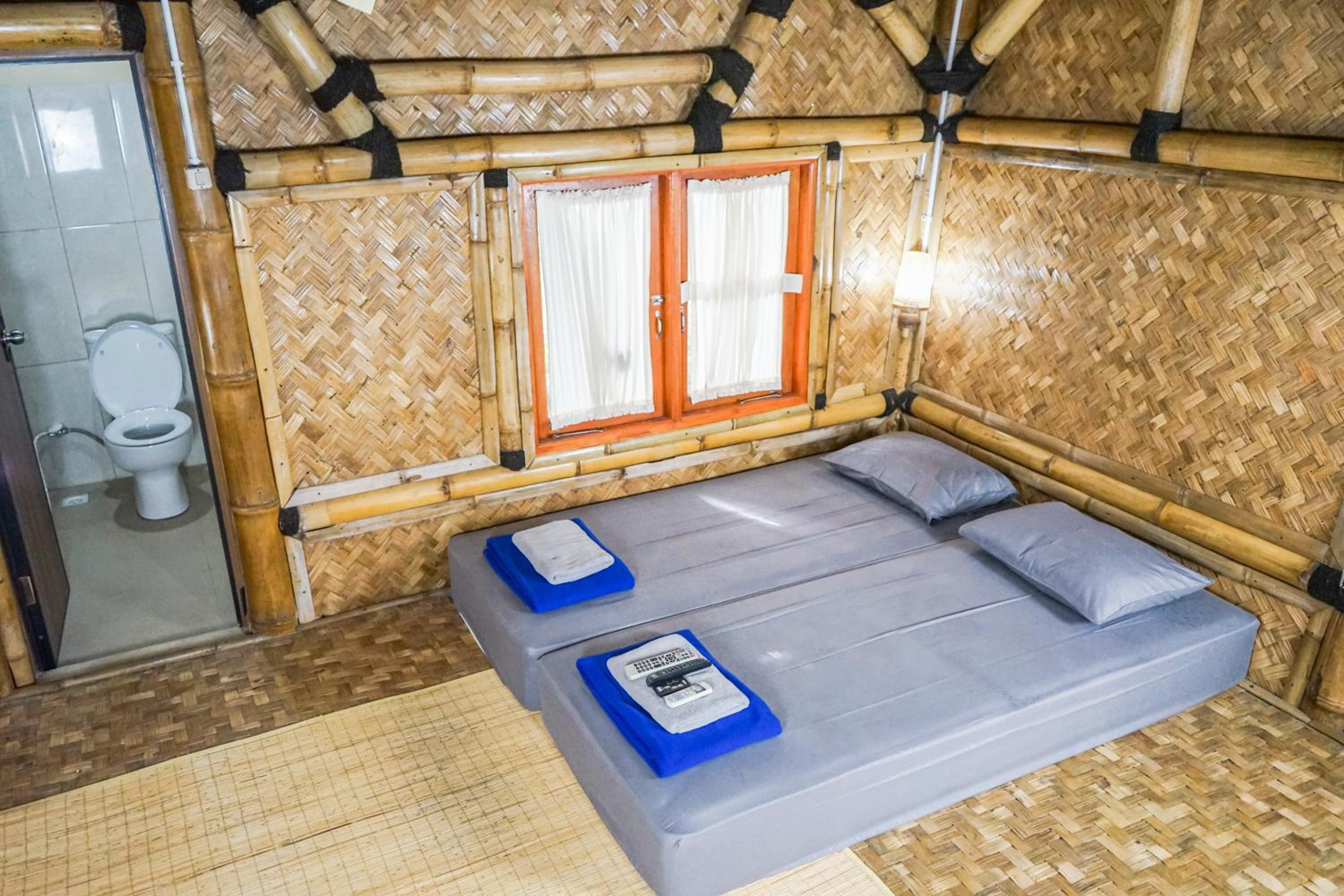 Twin Room with Private Bathroom