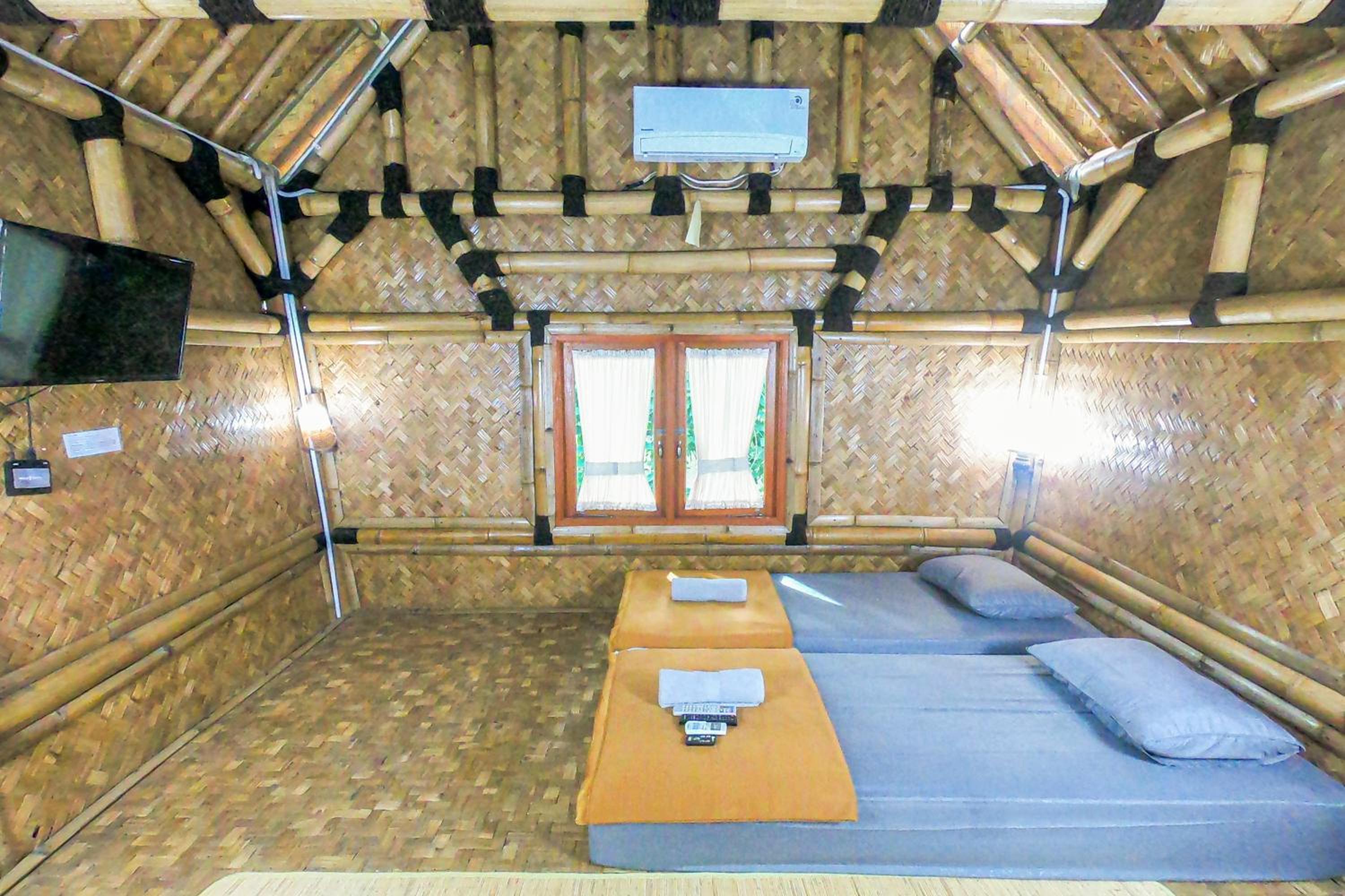 Standard Twin Room with Shared Bathroom