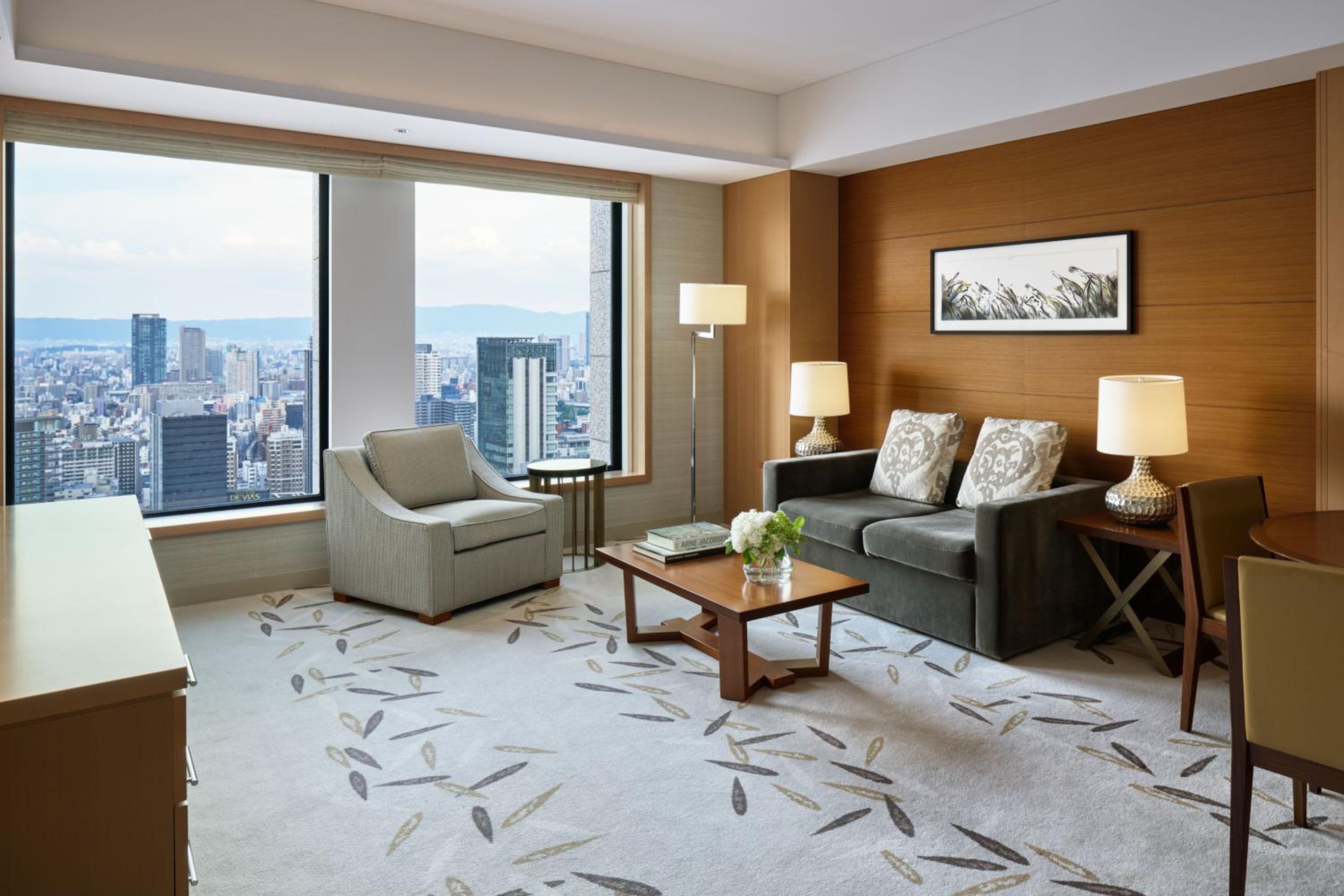One-Bedroom Residence with City View - Photo 5