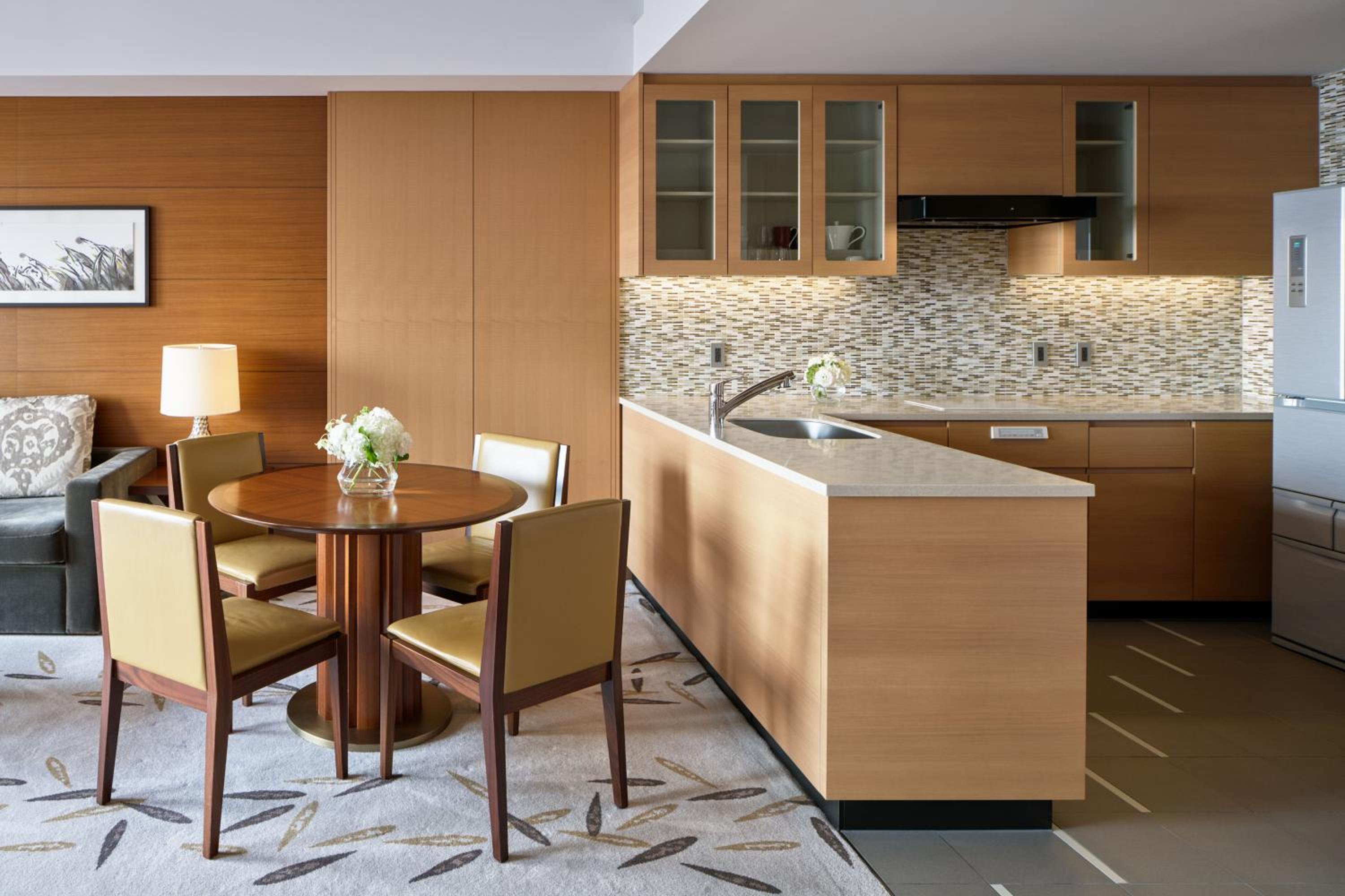 One-Bedroom Residence with City View - Photo 3