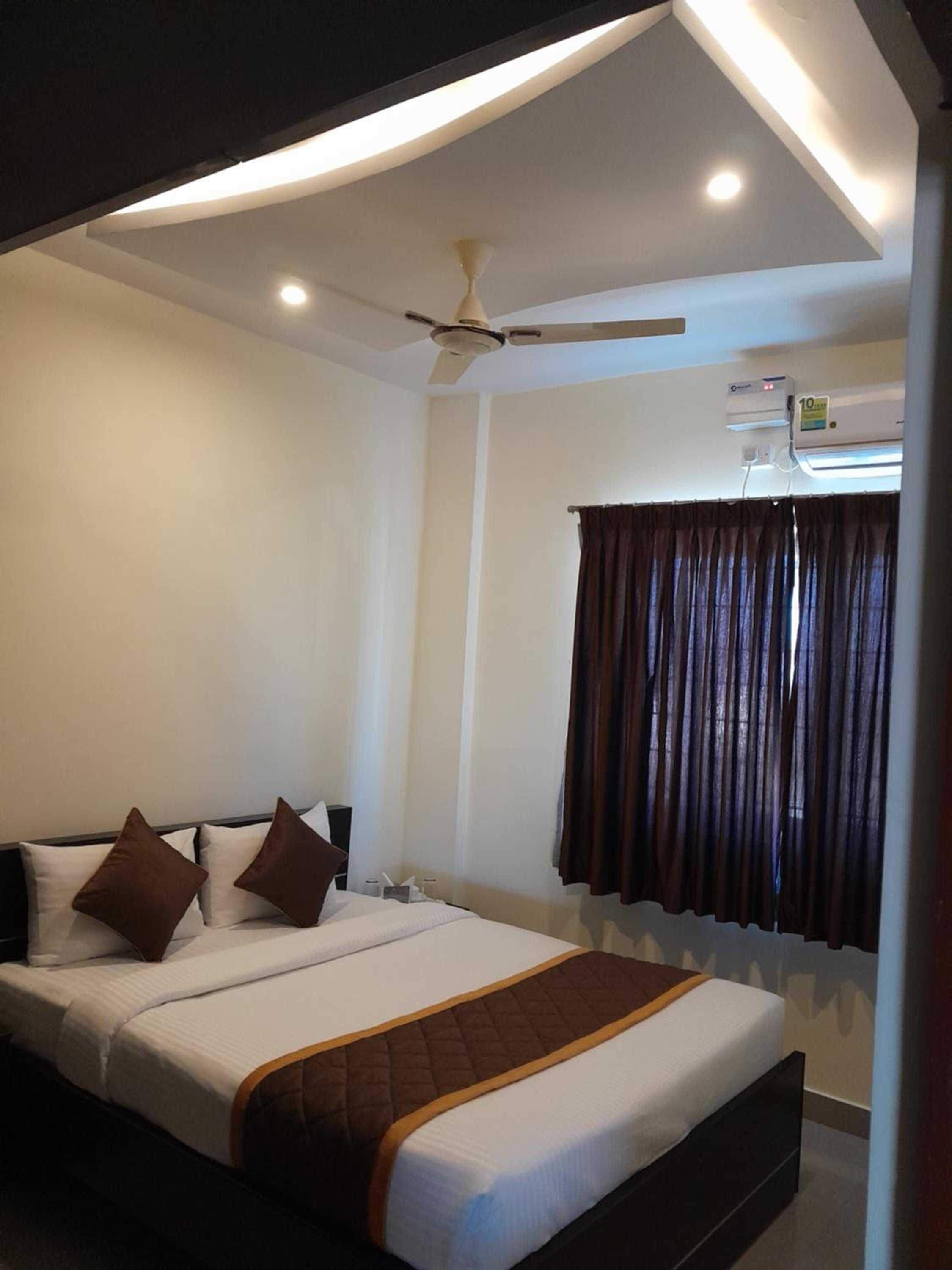Apartment with Terrace - Photo 28