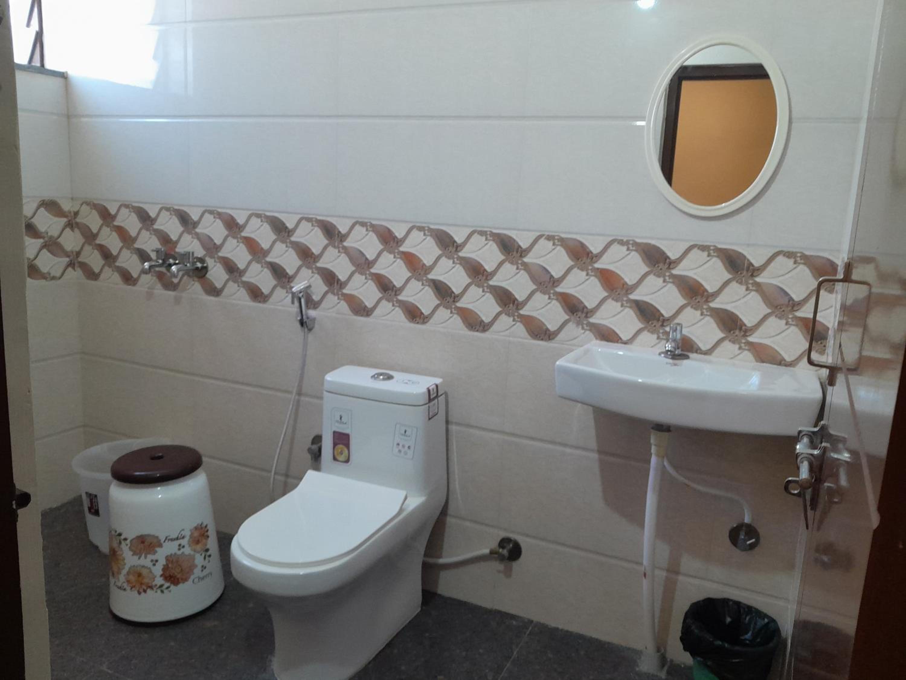 Deluxe Double Room (2 Adults + 1 Child) - Photo 2