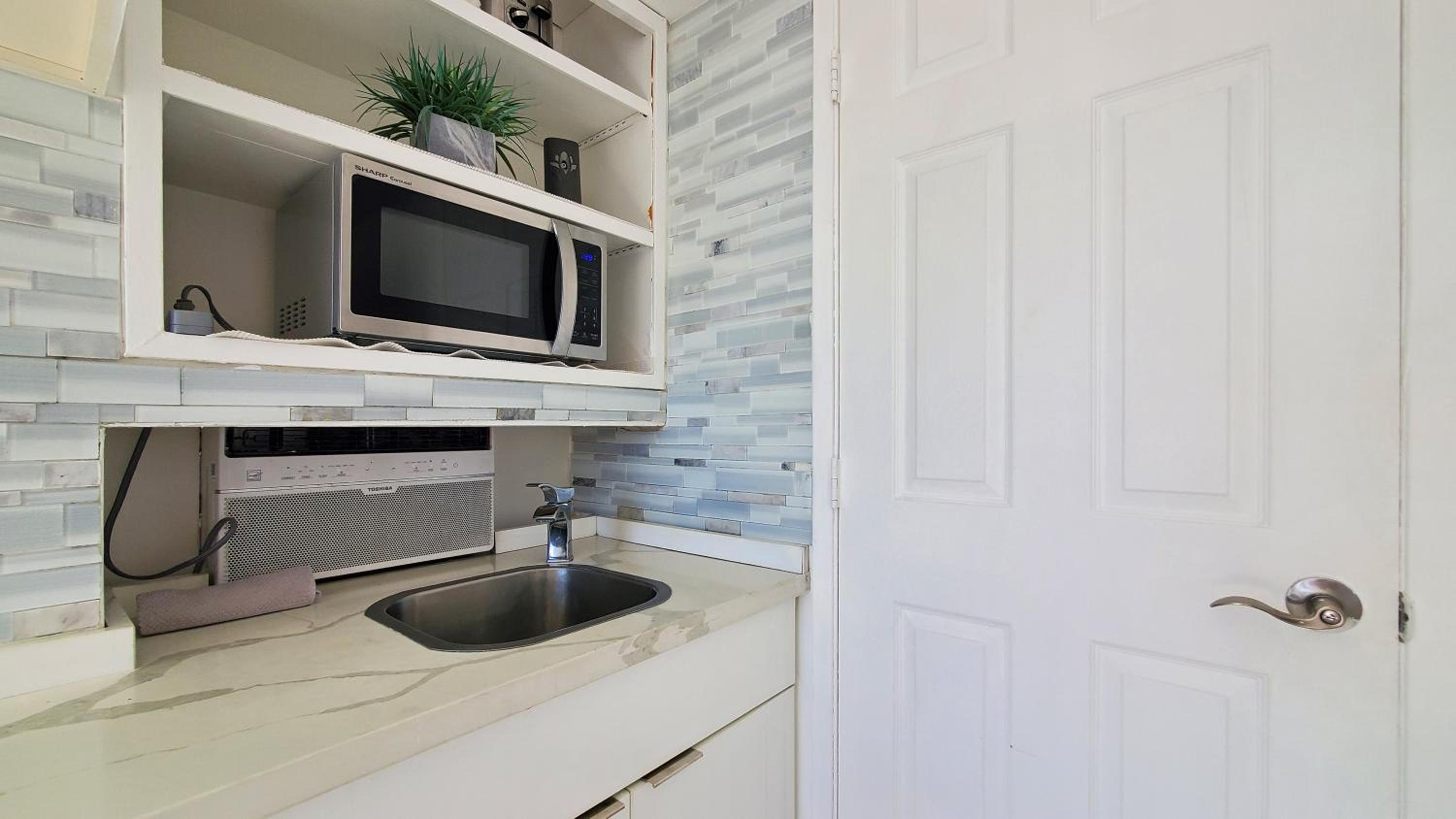 Apartment with Sea View - Photo 7