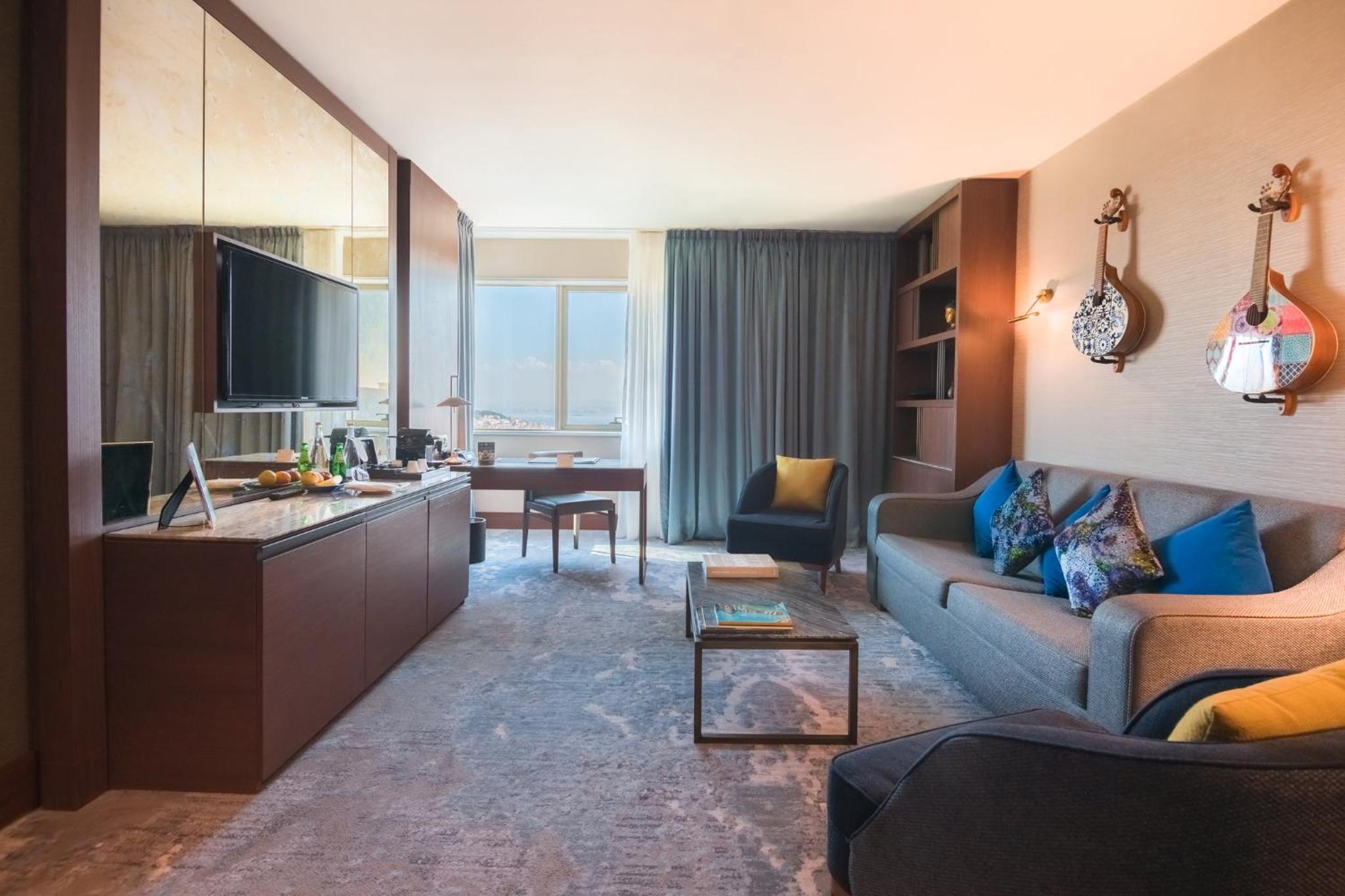 One-Bedroom Suite - Photo 10