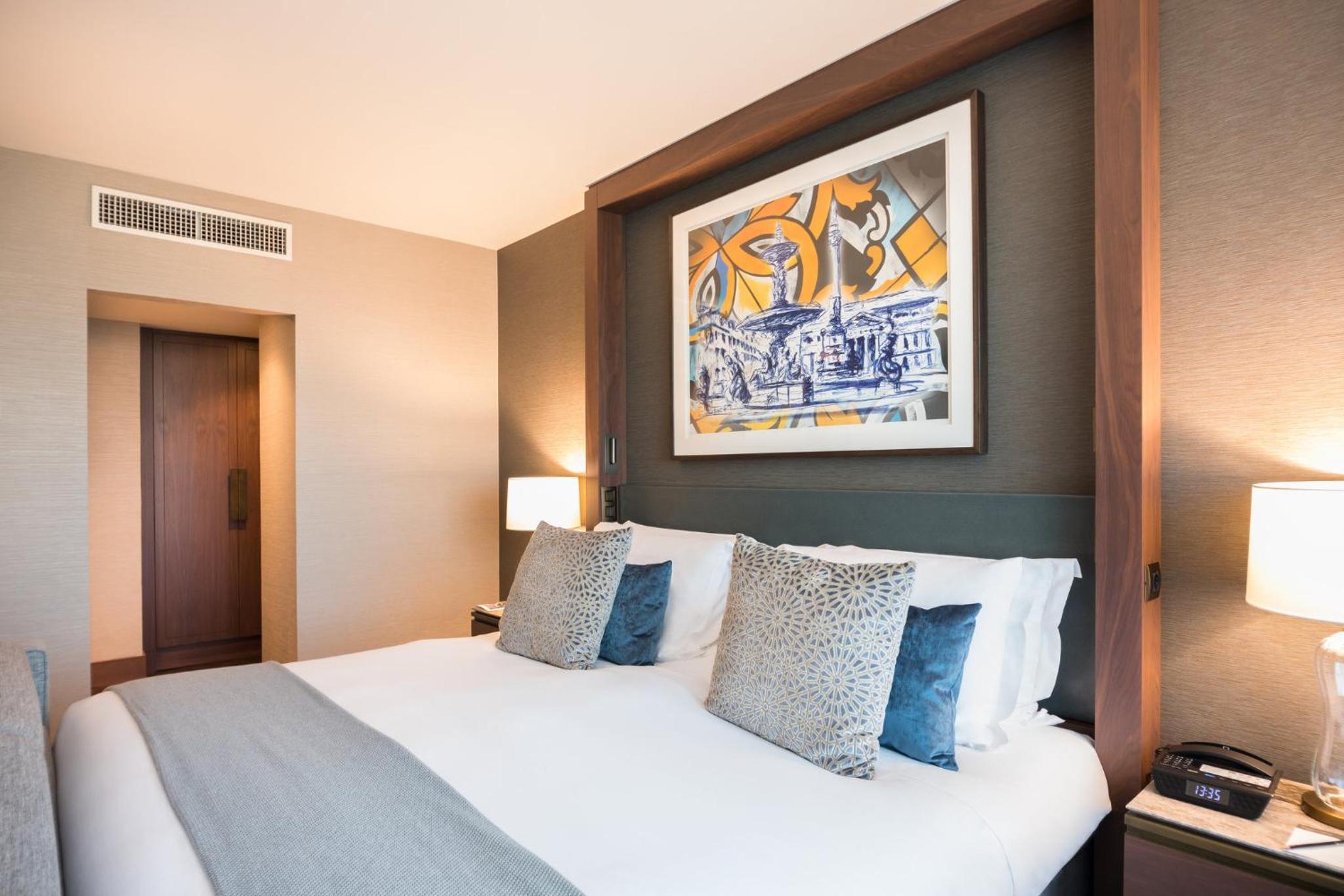 Junior King Suite with Park View - Photo 8