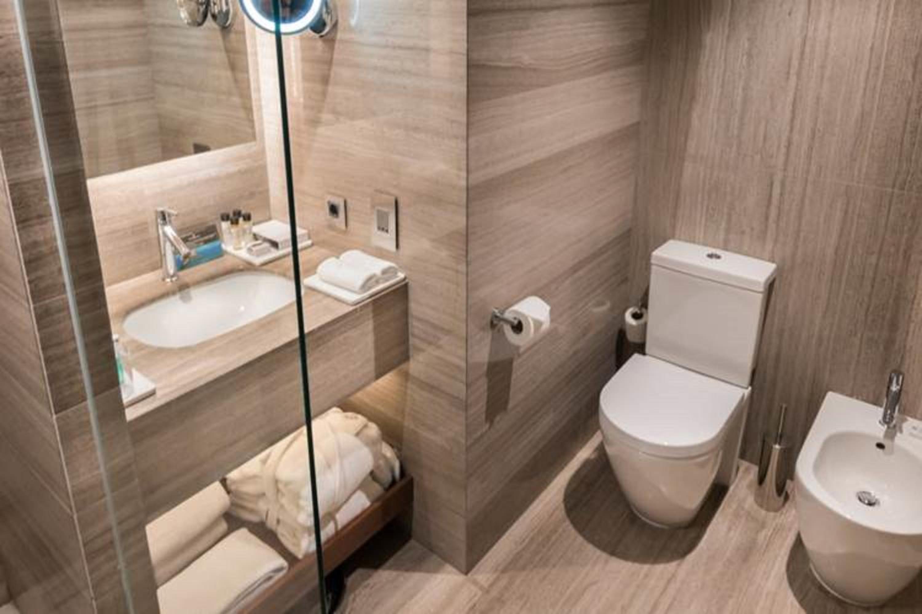 One-Bedroom Suite with Terrace thumbnail 6