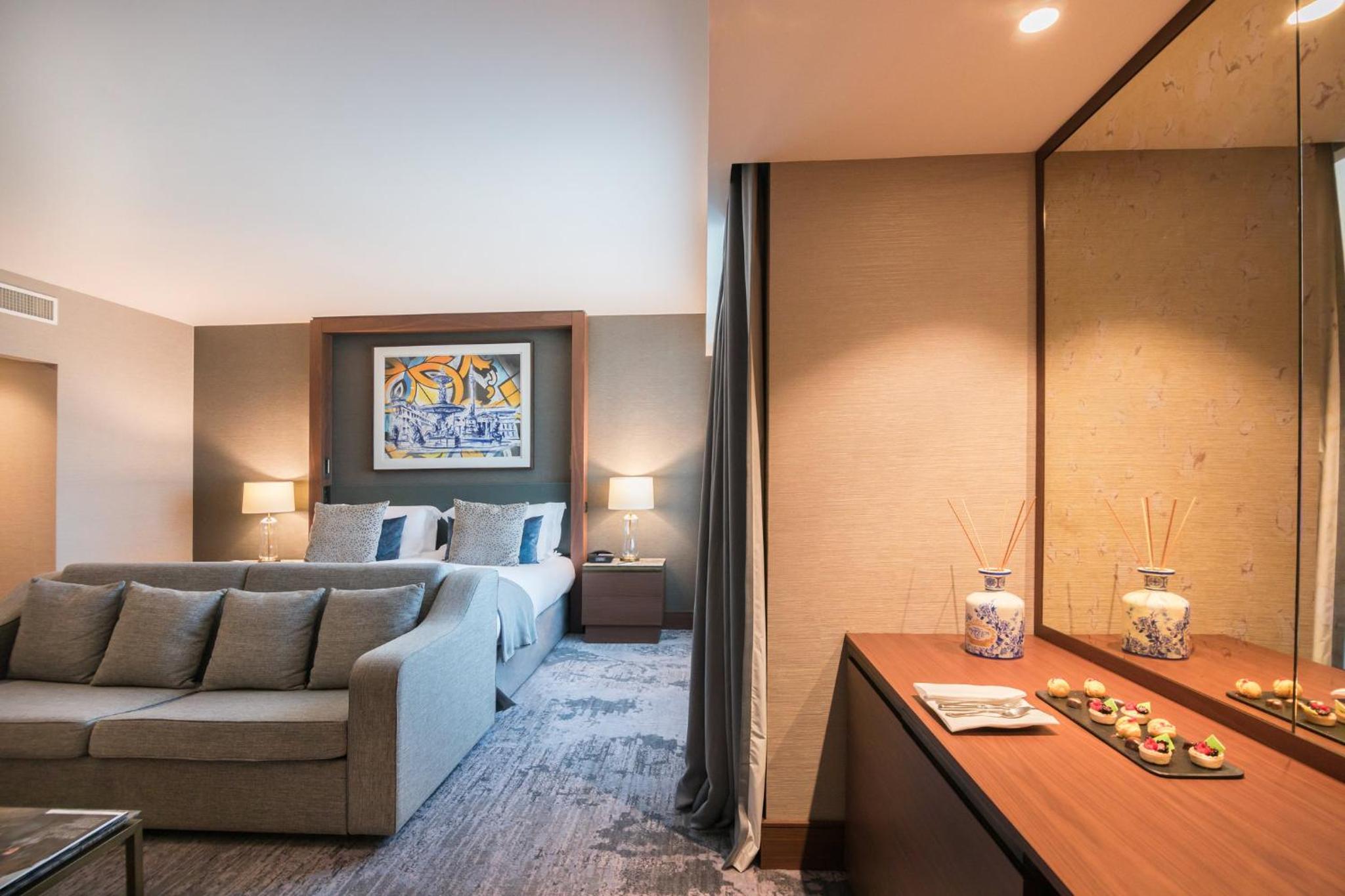 Junior King Suite with Park View