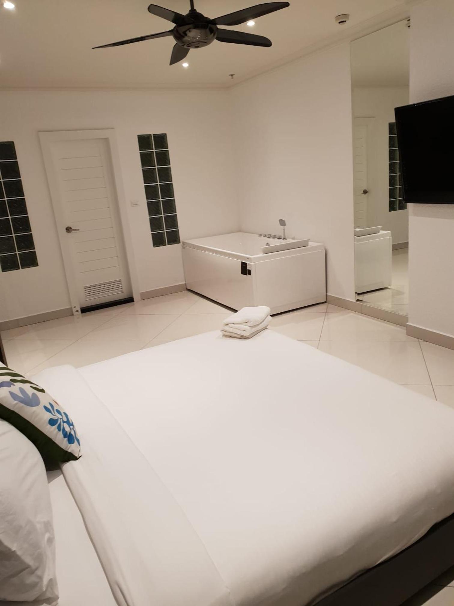 Two-Bedroom Apartment - Photo 17