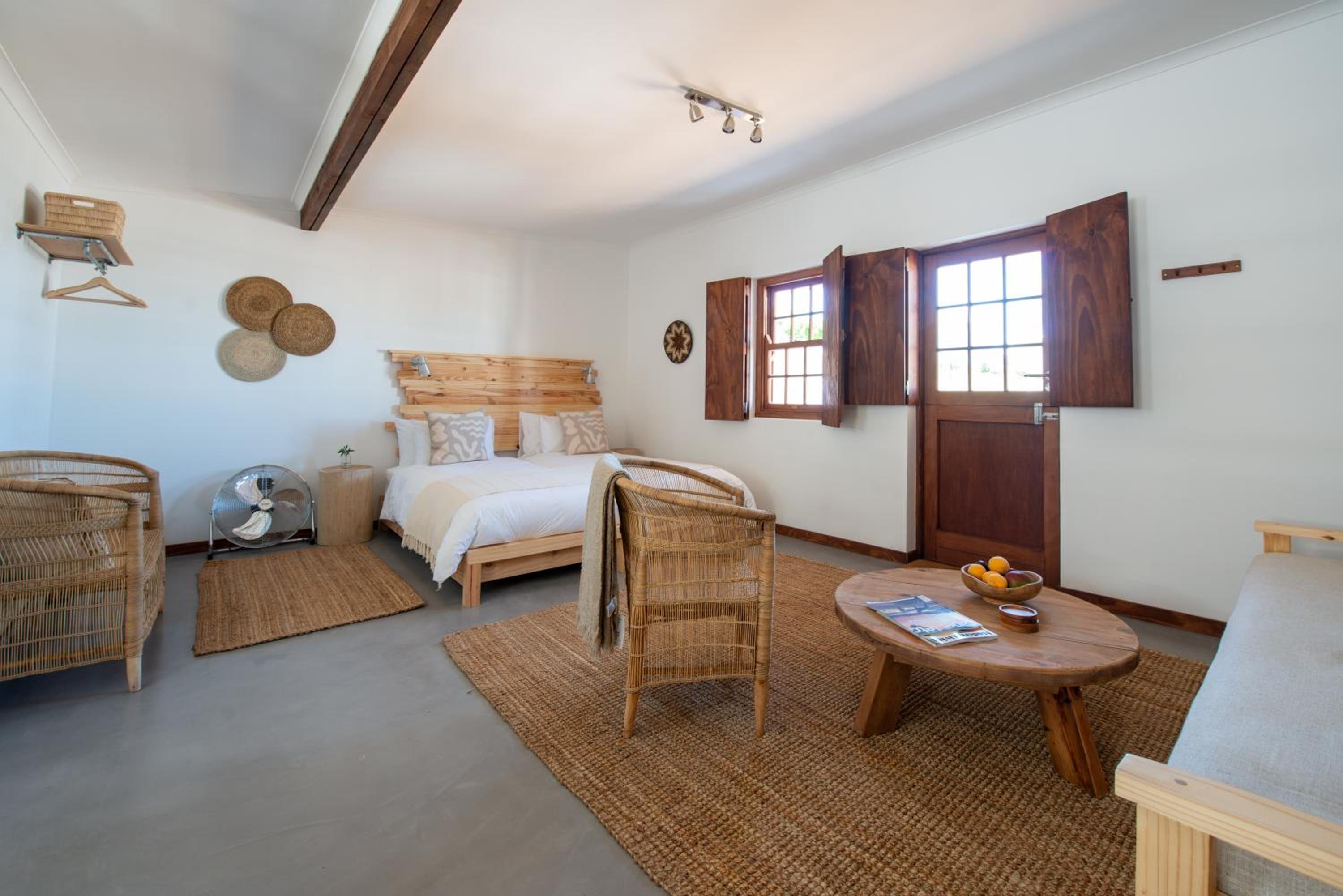 Studio - Photo 25