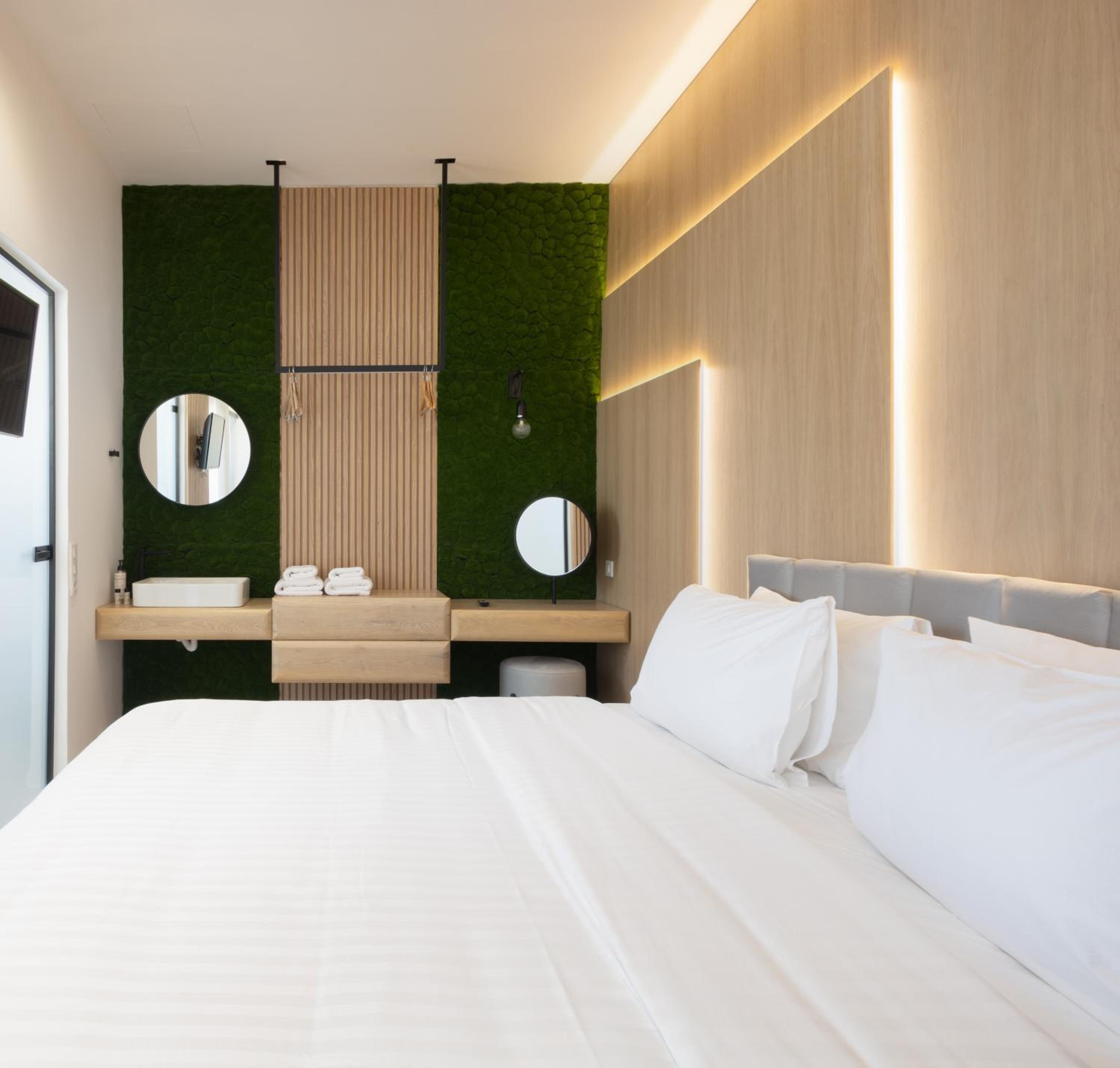 Two-Bedroom Maisonette Suite with Jacuzzi photo 1