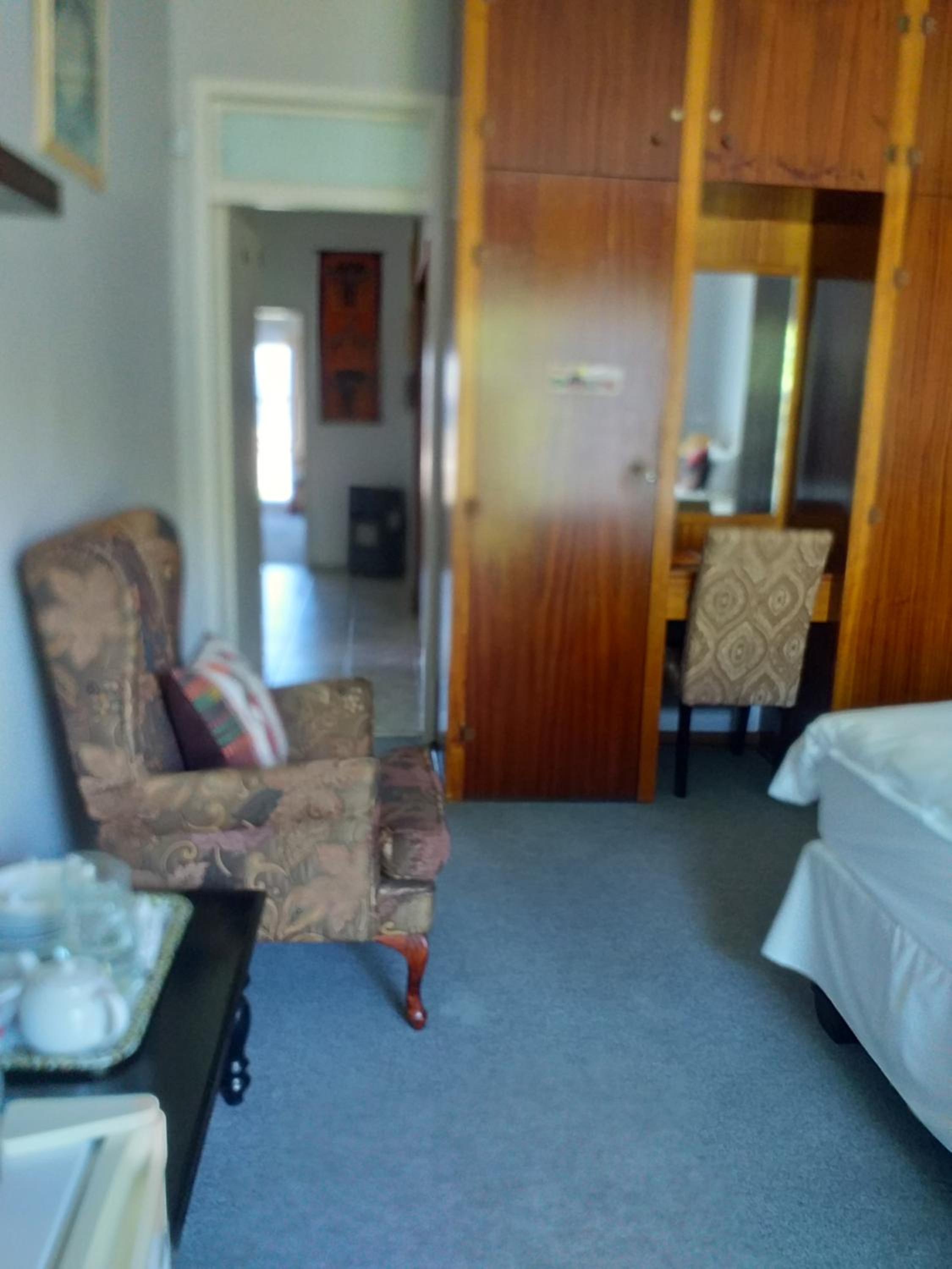 Standard Twin Room with Shared Bathroom photo 1