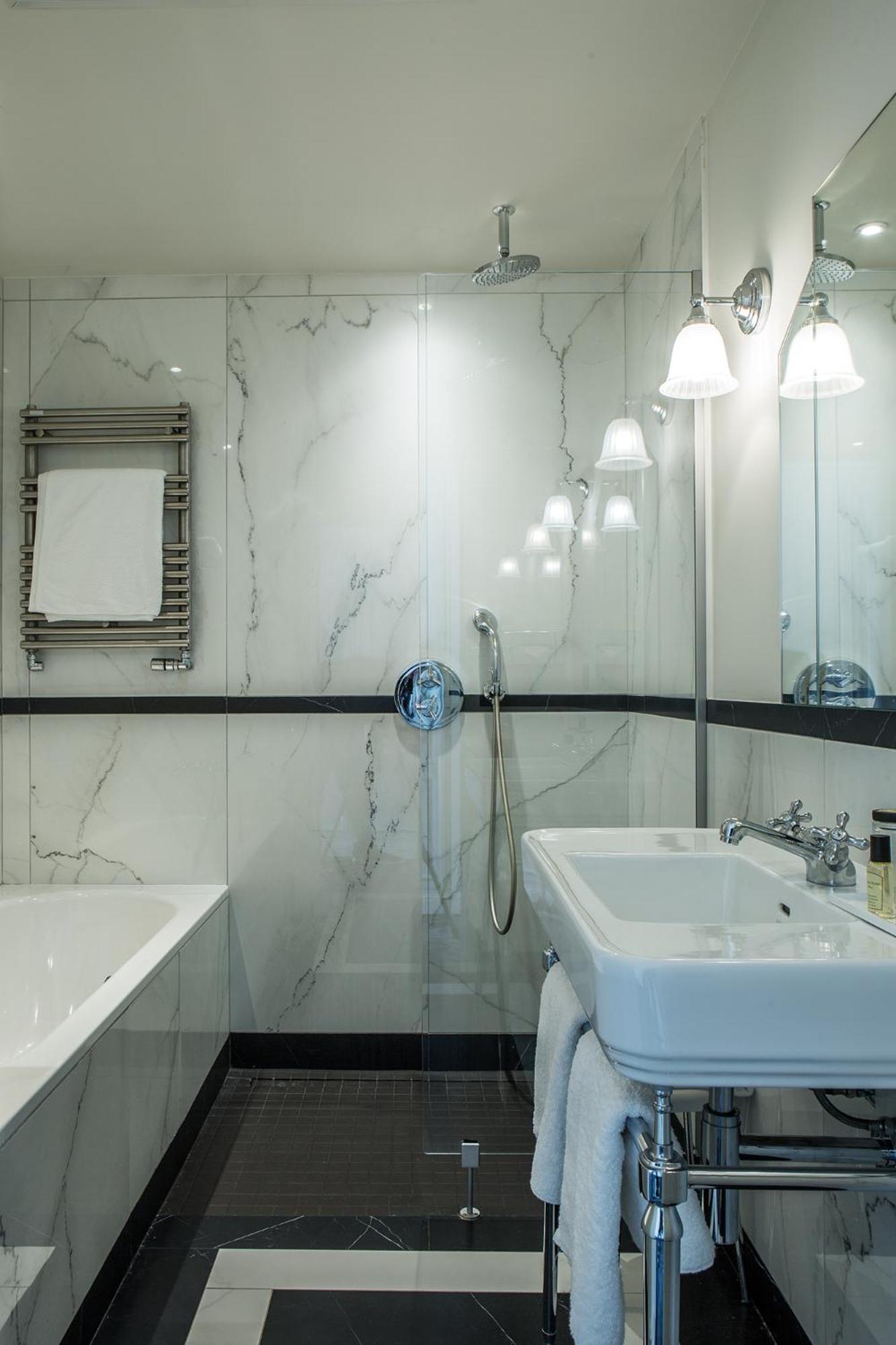 Suite with Terrace - Photo 4