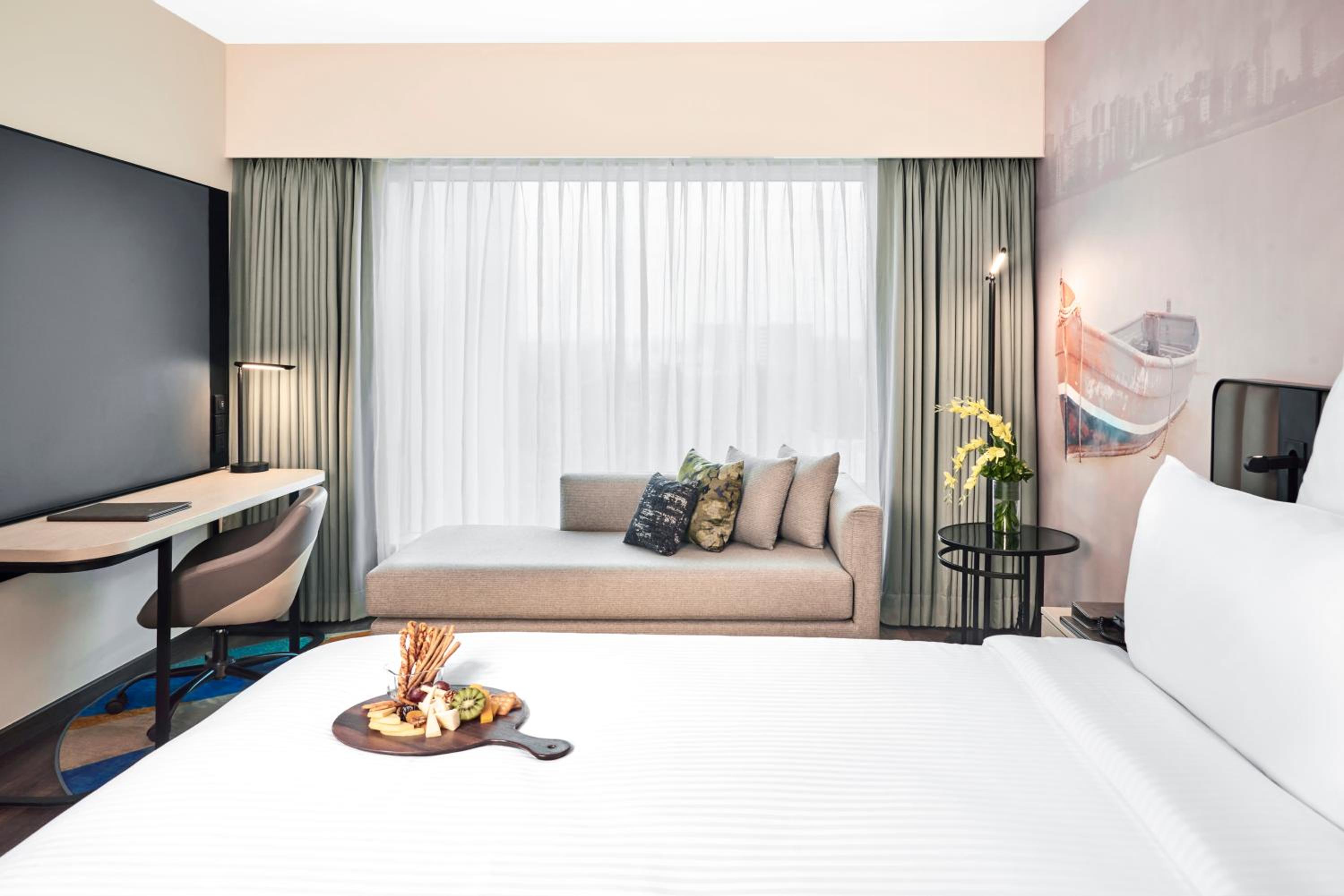 Superior King Room with 1+1 Happy Hours from 5pm to 7 pm on select beverages , 20% Discount on Spa on select packages, Laundry, and Food & Soft Beverages thumbnail 5