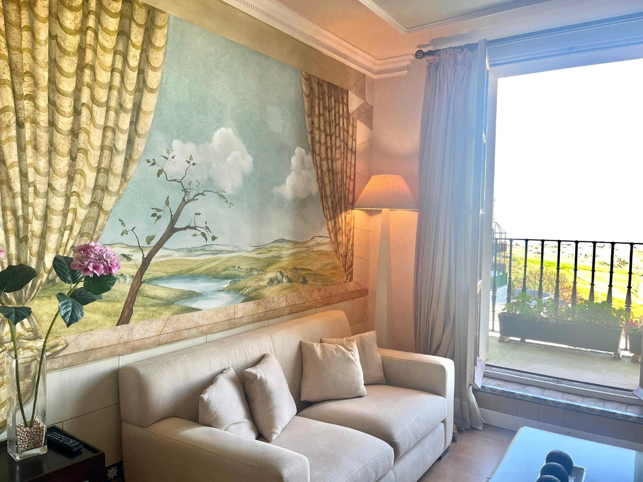 Suite - Photo 5
