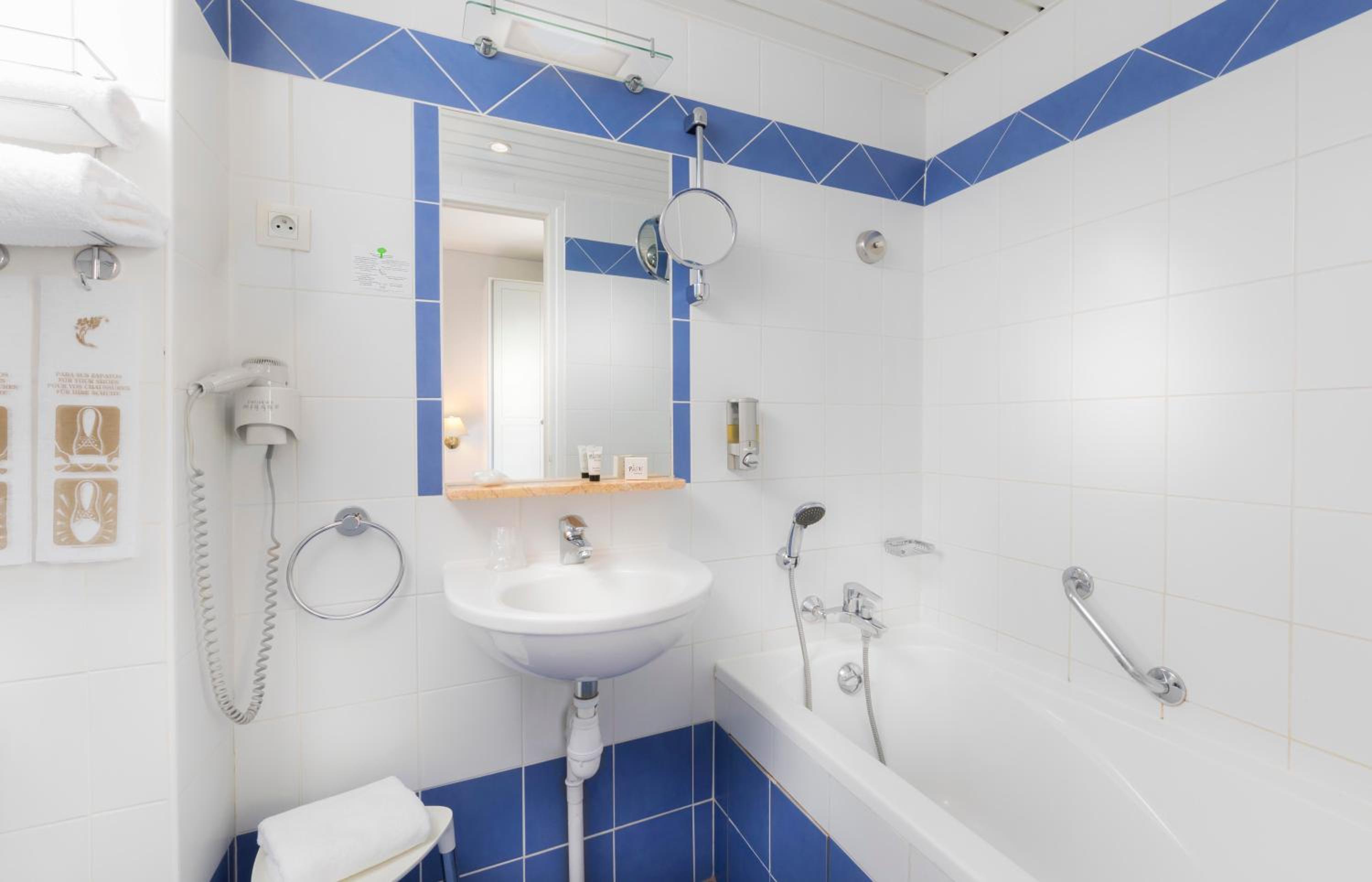 Single Room with Bath photo 2